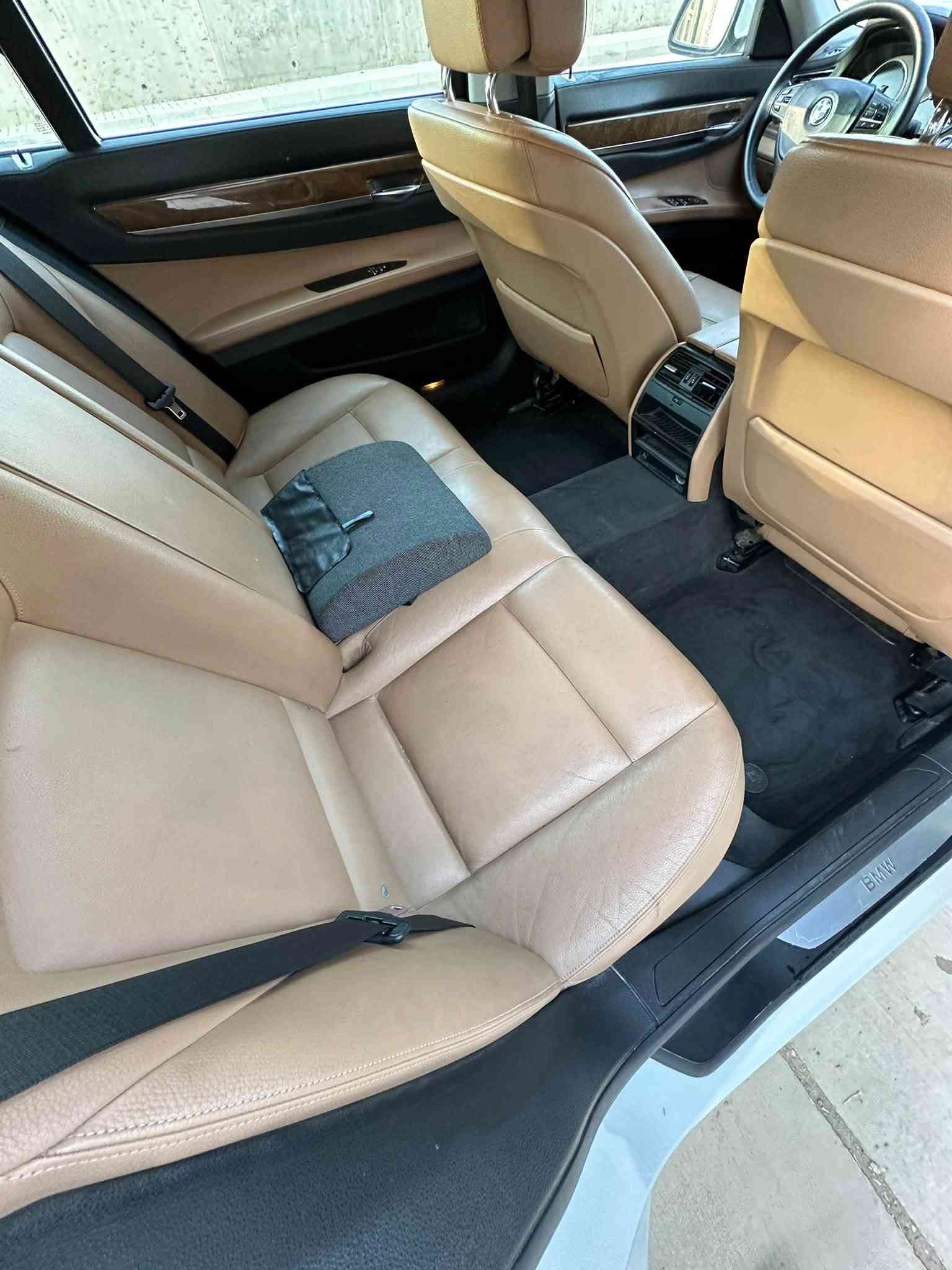 BMW 730Li
وكاله العروش موديل 2012
محرك 6 سلندر  بدون توربو المرغوب N52
سنوية وهزة ورقم جديدات
‏ضمان دولي
سي دي 6 اقراص
شاشه 
سلايد روف 
بصمة . بصمتين الوكالة موجودة 
خزن ميموري كشنات + ستيرن
كشنات فول. كهرباء 
5 بردات 
حساسات 360
مري شفط + قلاب مع البك
اوتو هولد 
انظمه قياده 4 
دبل خلفي جوبلس
هاند بريك كهرباء
ماشية 267 الف 
صيانة كاملة بدون اي خلل ولا مسج
كير ومكينة مكفولات 
باب خلف السائق صبغ 
والصندوك 
باتري جديد 
تخم تايرات جديد
سيرفس كامل بدون اي نقص
رقم سليمانية الجديد بسمي تحويل مباشر 
العنوان سليمانية 📍
السعر 165ومجال حگ الجية
للأستفسار اتصل ***********
