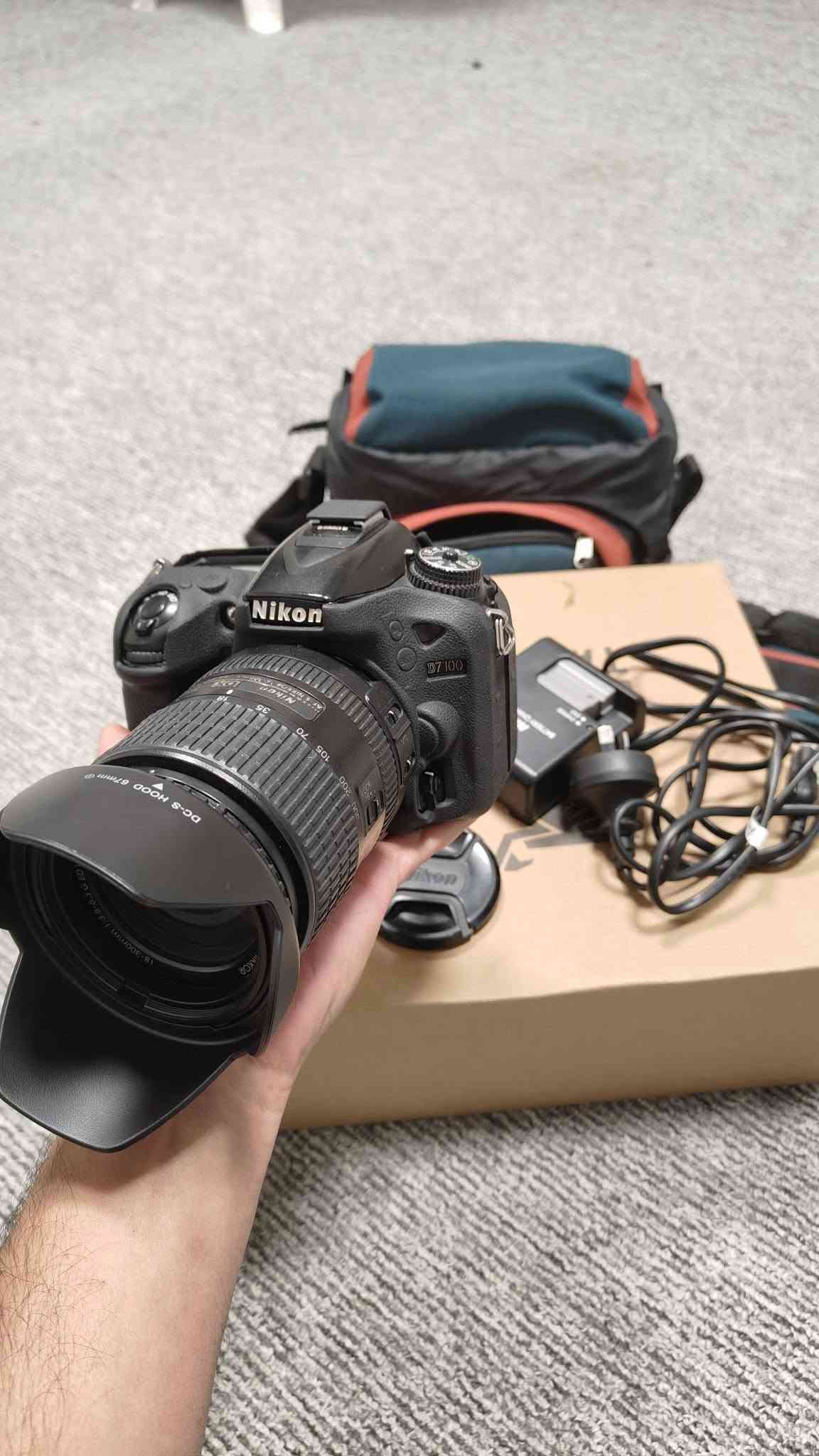 نيكون D7100 • نظيف • اكسسوارات كاملة