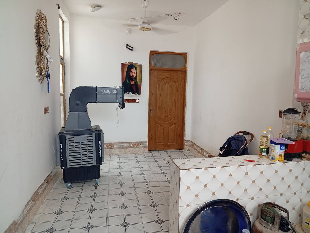 السلام عليكم بيت 50 متر بالزراعي مقابيل ملحق قريه الغدير ورا اسواق تلعفر قريب على شارع الصب عمود 327 مكان حلو السعر 22 وبي مجال ***********
