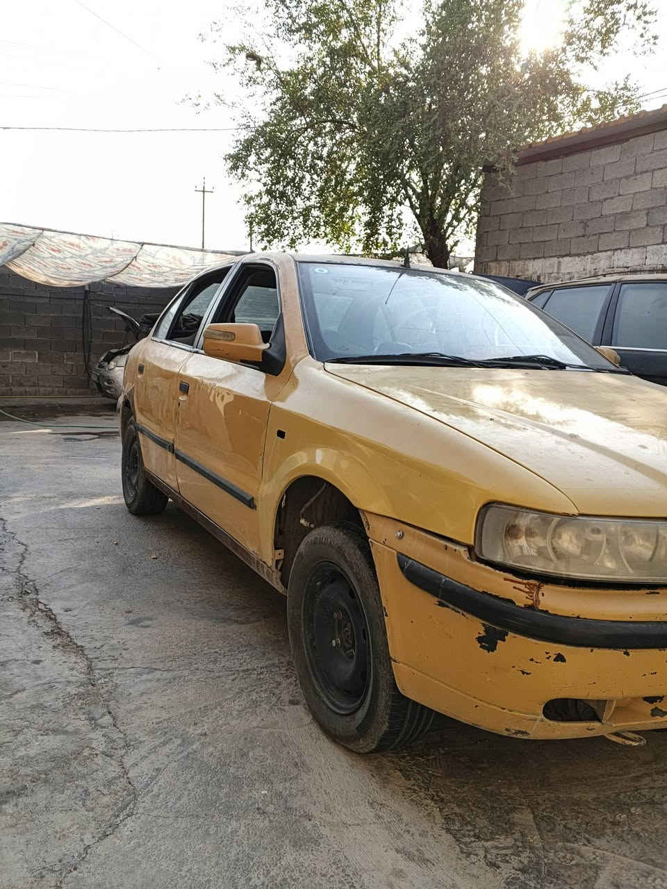 سلام عليكم سمند موديل 2010 رقم بغداد انكليزي السياره باسمي سنويه لل 31 
سياره  كير مكينه مكفولات السياره معمره هلالات ودوس 

لبجم امامي مبدل بدون حادث السياره مابيها كل حادث 

لاننقيص ولا تبخير كهربائيات السياره كليتها شغاله 

دواخل السياره نضيفه صار عندي ضرف ماكدرت أكملها السياره 

عارضها 25 وبيها مجال العنوان بغداد حيطارق 
***********
