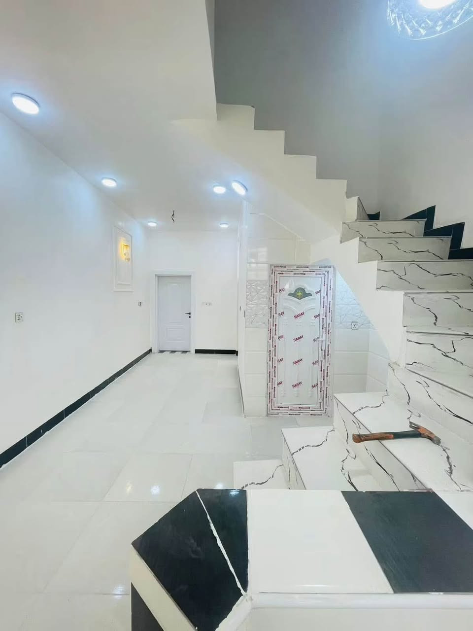 سلام 🙋‍♂️ 
#بيت_مساحه_٦٠ م
***********اتصل وتدلل 
طابو زراعي 
بناء ممتاز حديث وغير مسكون

مقابل ملحق قرية الغدير // النجف

طابوق 🧱 
صب اساس وسقف 

*********** وتساب

***********

السعر ٢٣

#ملاحظه البيت قريب على السوق والخدمات جدا
— في ‏‏النجف‏‏.
