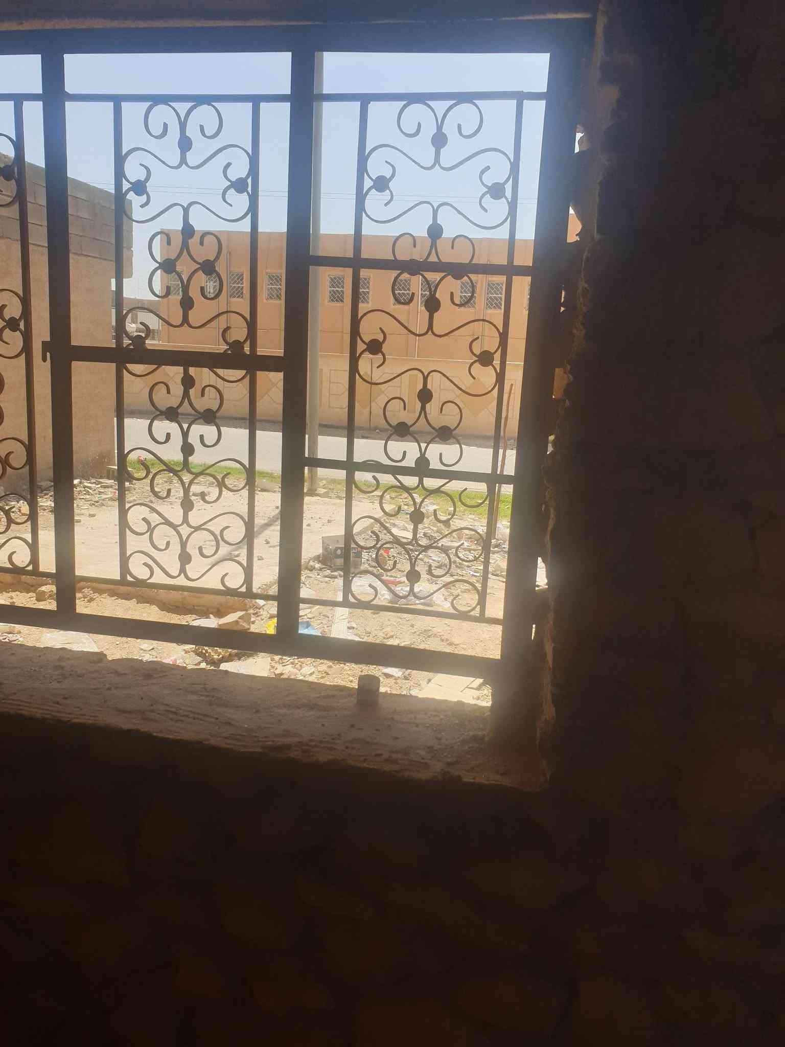 للبيع هيكل  طابو صرف 

المساحه :  300 م 

الموقع : حي العسكري  مقابل مدرسة النعمان وقرب جامع المجيد 

يحتوي الدار : غرفة + صالة استقبال  +  هول + صحيات داخل + مطبخ 

السعر : 48 مليون وبي مجال 

ملاحظة: البيع بالنقد فقط 

للاستفسار الاتصال بالارقام التالية: 

*********** 

*********** 

عنوان المكتب: محافظة الانبار قضاء حديثة الحي العسكري بالقرب من منفذ النواعير او محمد بلنص مكتب عقارات الصفا
