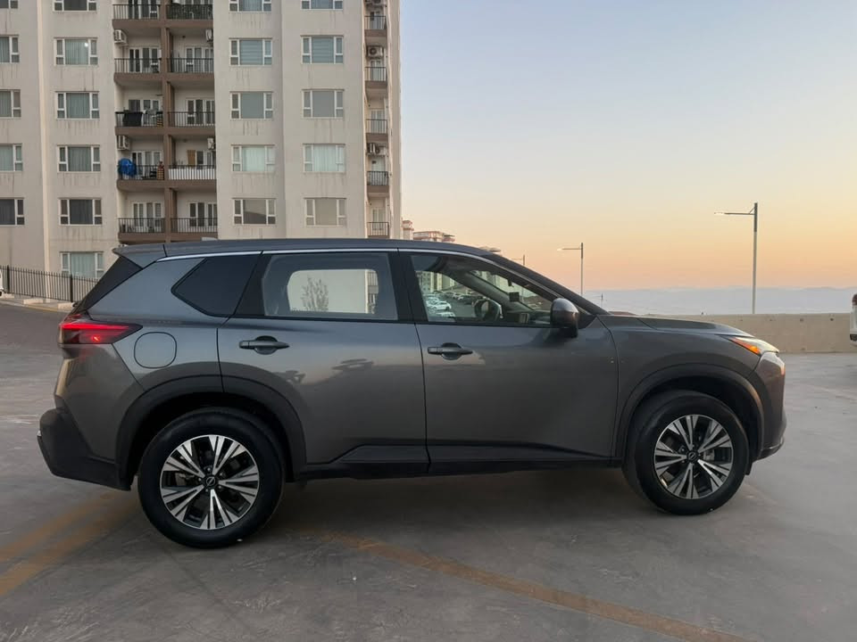 نيسان روج SV • AWD • ٢٠٠٠٠ كم
