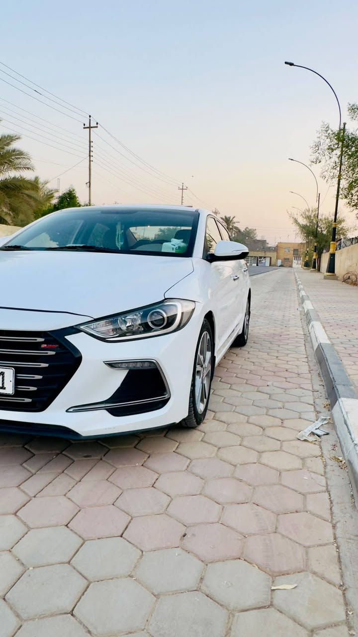 السلام عليكم
للبيع النترا2018 سبورت خليجي 
مكينه 2000 مامفتوحه كفاله
فول مواصفات 
شاشه ، اشاير بلمري +مري شفط من تتقفل ، تحكم ستيرن جهتين ، كامره خلفيه ،حساس خلفي .
بيهه شبر صبغ بجاملغ الامامي جهه سايق وشخط بلباب الخلفي صبغ على كد الشخط .
مكان سياره كربلاء الحر 
السعر 147وبيهه مجال 
الاستفسار  ***********
***********
