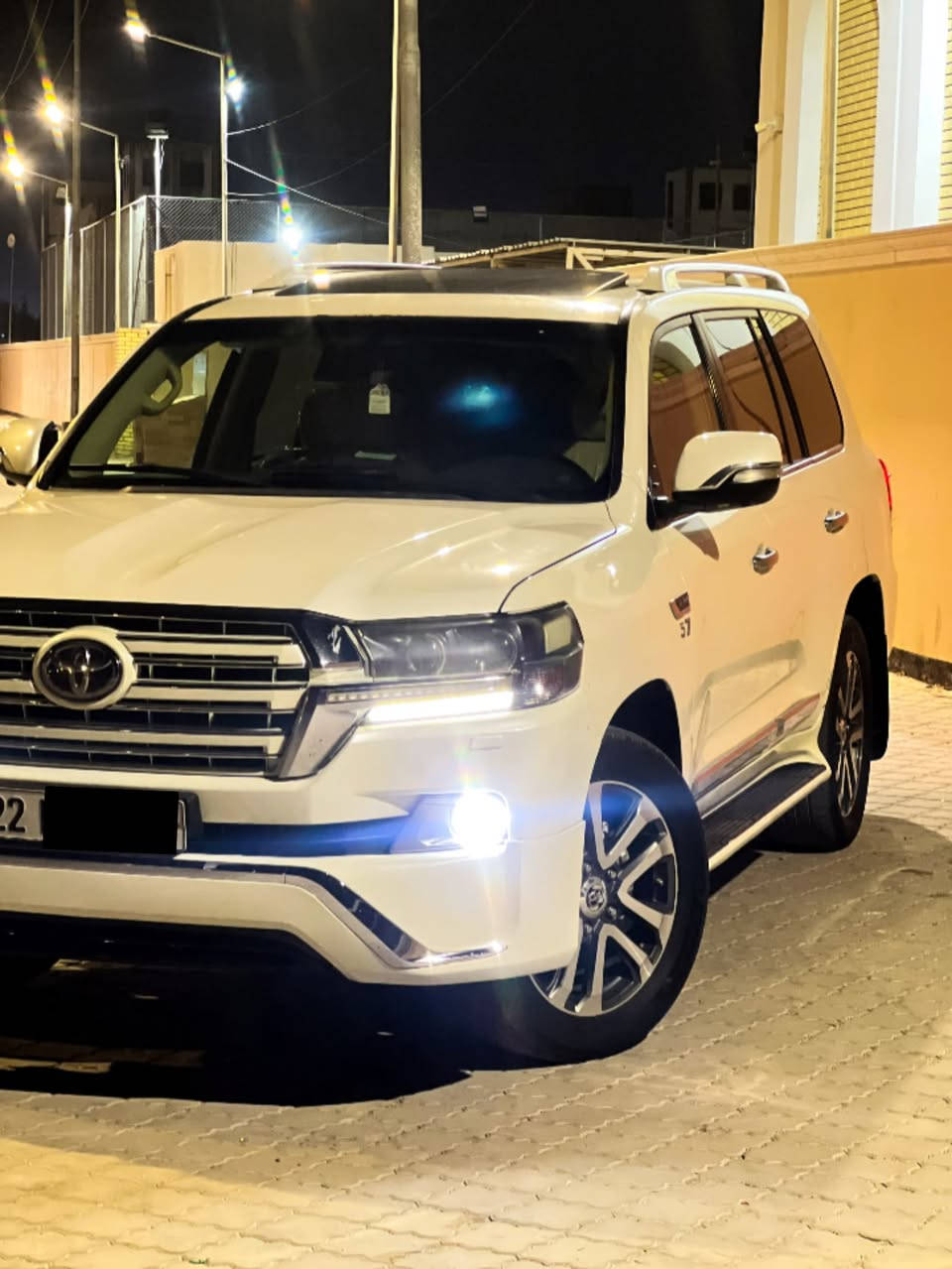 البيع لاندكروز 2017 VXR5.7 كفالة عامة ترهم مراوس 

    مقاعد جلد
* مقاعد أمامية كهربائية
* ذاكرة للمقعد في بعض المواصفات
* تبريد وتسخين المقاعد
* ثلاجة داخلية
* مكيف أوتوماتيكي/تحكم بالمناخ
* شاشة ونظام ملاحة
* Bluetooth
* USB
* نظام صوتي فاخر
* شاشات ترفيه خلفية في بعض النسخ
* مثبت سرعة
* تشغيل بصمة/زر
* تحكم بالمقود
* * رادار أمامي Dynamic Radar Cruise Control
* نظام ما قبل التصادم PCS
* تنبيه مغادرة المسار LDA
* مراقبة النقطة العمياء BSM/BSD
* تنبيه حركة المرور الخلفية * ABS
لاستفسار/***********
مكان سيارة البصرة
