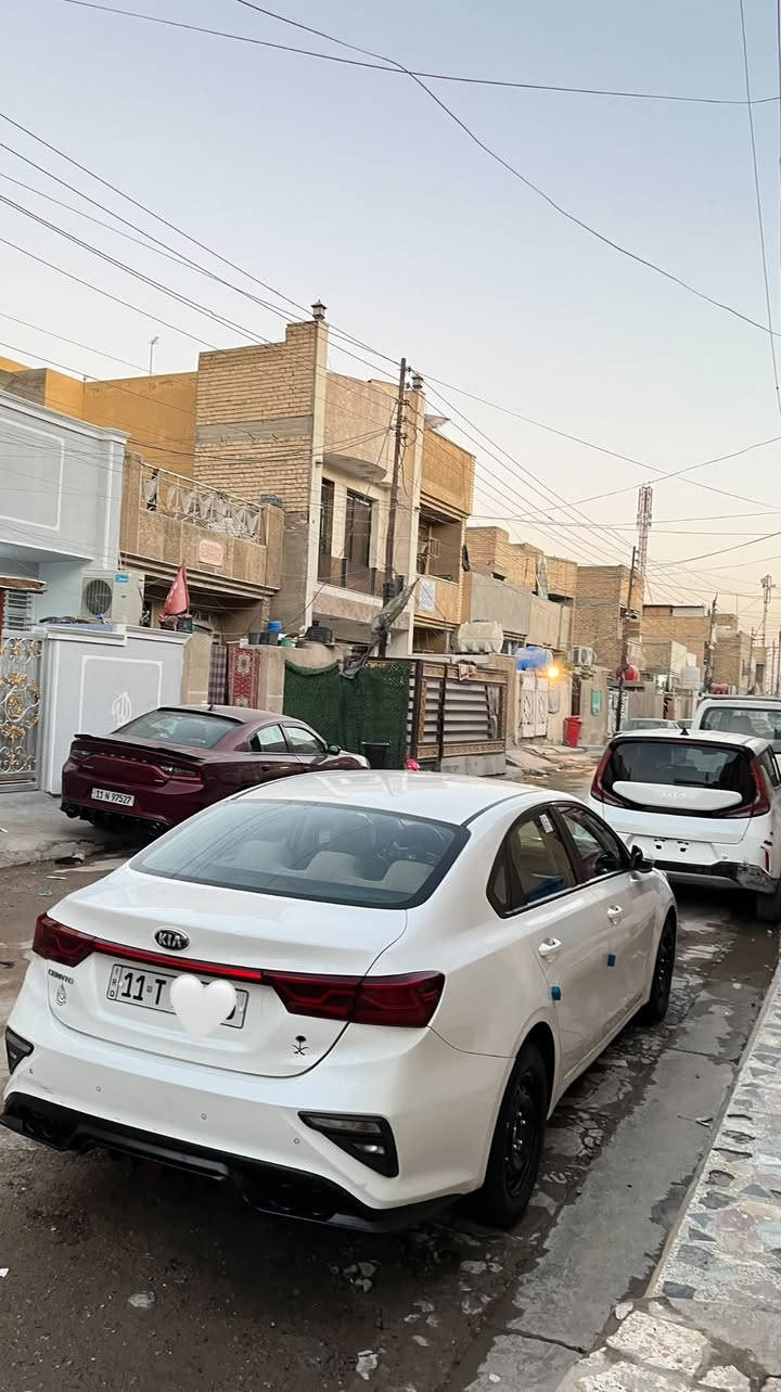 (سيارتو 2019كفاله عامه محرك 1600 قطعتين تبريد الخلفي تخم تاير جديد  تبريد خير من الله سياره نضيفه وجاهزه ومدوشمه رقم بغداد خصوصي سيارة ماشيه 125الف ) 
ملاحضه الويلات مال سياره موجوده
لاستفسار ***********
