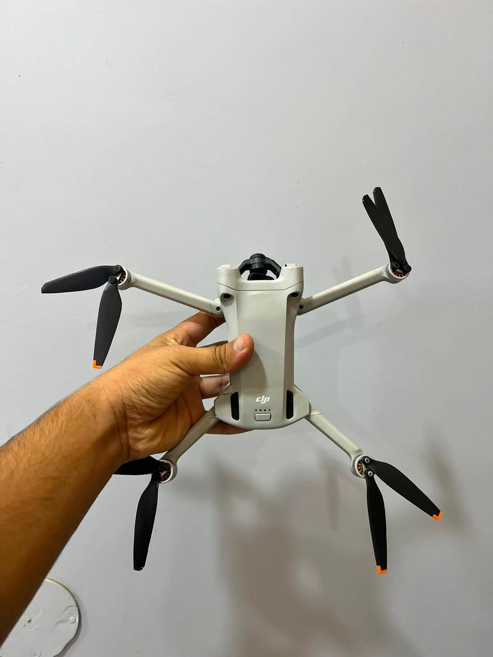 درون DJI Mini 3 Pro Combo للبيع 🔥
للبيع درون Mini 3 Pro Combo بحالة ممتازة، كامل وياه ملحقاته:

✅ 3 بطاريات — واحدة منها بطارية 40 دقيقة Pro
✅ جنطة أصلية
✅ قاعدة شحن
✅ جوستك Smart Controller
✅ ريش إضافية عدد 2

💰 السعر: مليون دينار عراقي فقط

📍 المكان: بابل
🚚 يتوفر توصيل للمحافظات

رقمي ***********

