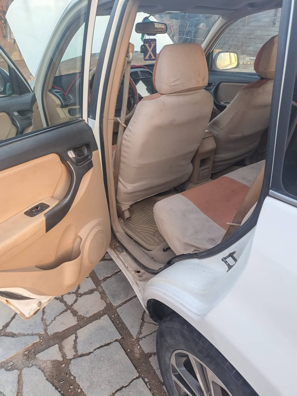 تيكو شيري موديل ٢٠١٤ ياسمي سنوية ل ٢٨ محرك ينقص دهن فوك الشهر يله ينقص تبريد نقص فقط فابريته خياسات ملكطة بس دجات البيبان الورى كهربائيات كلها شغالة ببها ضربة الجنطة الورى غراضها كلها موجودة السعر المطلوب ٥٧ وبيها مجال مكان السيارة القرنة الاتصال ع الرقم ***********
