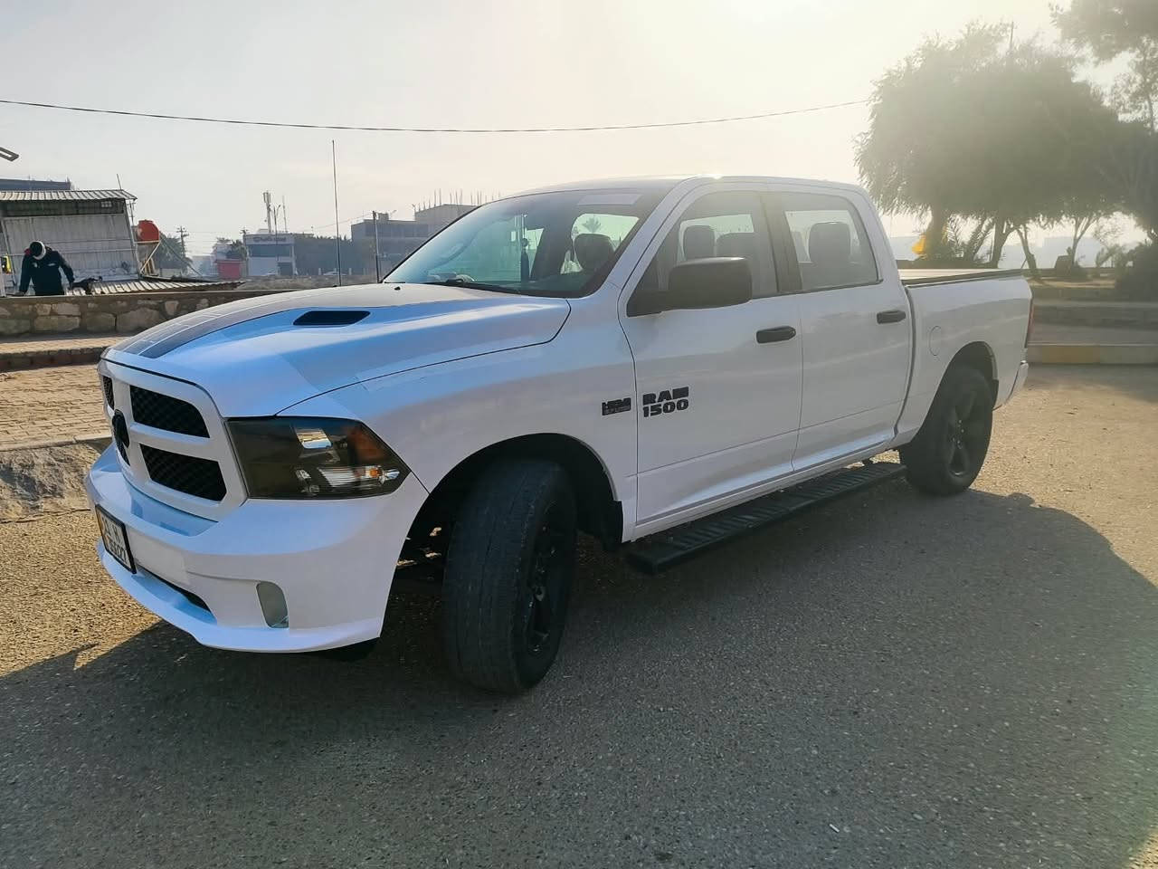 السلام عليكم 
للبيع دوج رام كلاسك
السعر 185$ وبيها مجال
مديل 2018 
محرك 5.700 
سياره جاهزه وحلوه اي نقص مابيها 
مكان السياره ميسان العماره مركز المدينه 
***********
صور الحادث مرفقه
