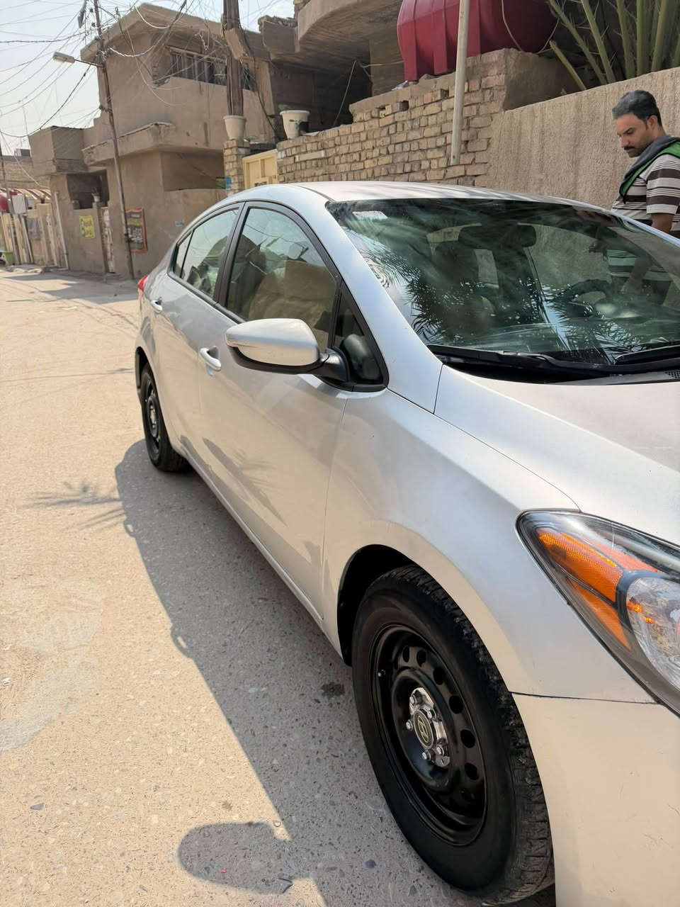 السلام عليكم كية فورتي٢٠١٥مكينة ٢٠٠٠بل ليون جديدة سعر شدة وخمسة  وبية مجال ***********
