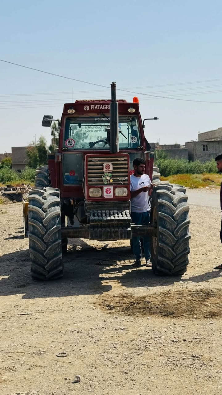 السلام عليكم للبيع او مراوس نيهولند 
فيات 160 فول مواصفات فول عادي قماره حمره 
اكسل بارز تكمه عريضه بك بل صفحه 
الاستفسار ‭***********‬
