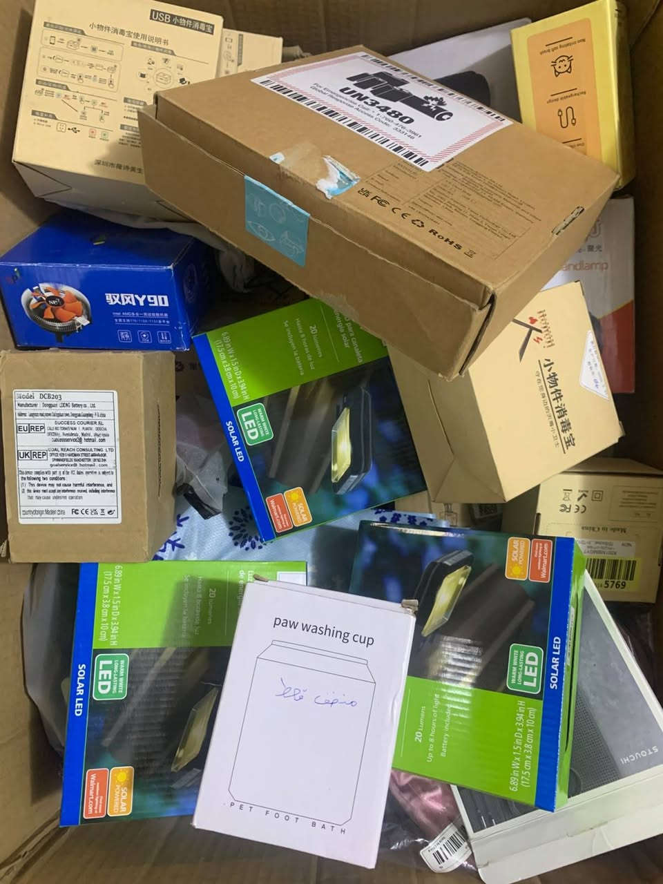 شلعه كارتون عدد 2 اكثر من 50 قطعه الكترونيات مشكل ماعرف شنو بيهن  مجرد فتحت كارتونه ماعرف اشتغل بيهن سعر كارتونه 75 ويه توصيل بغداد رقمي واتساب ***********
