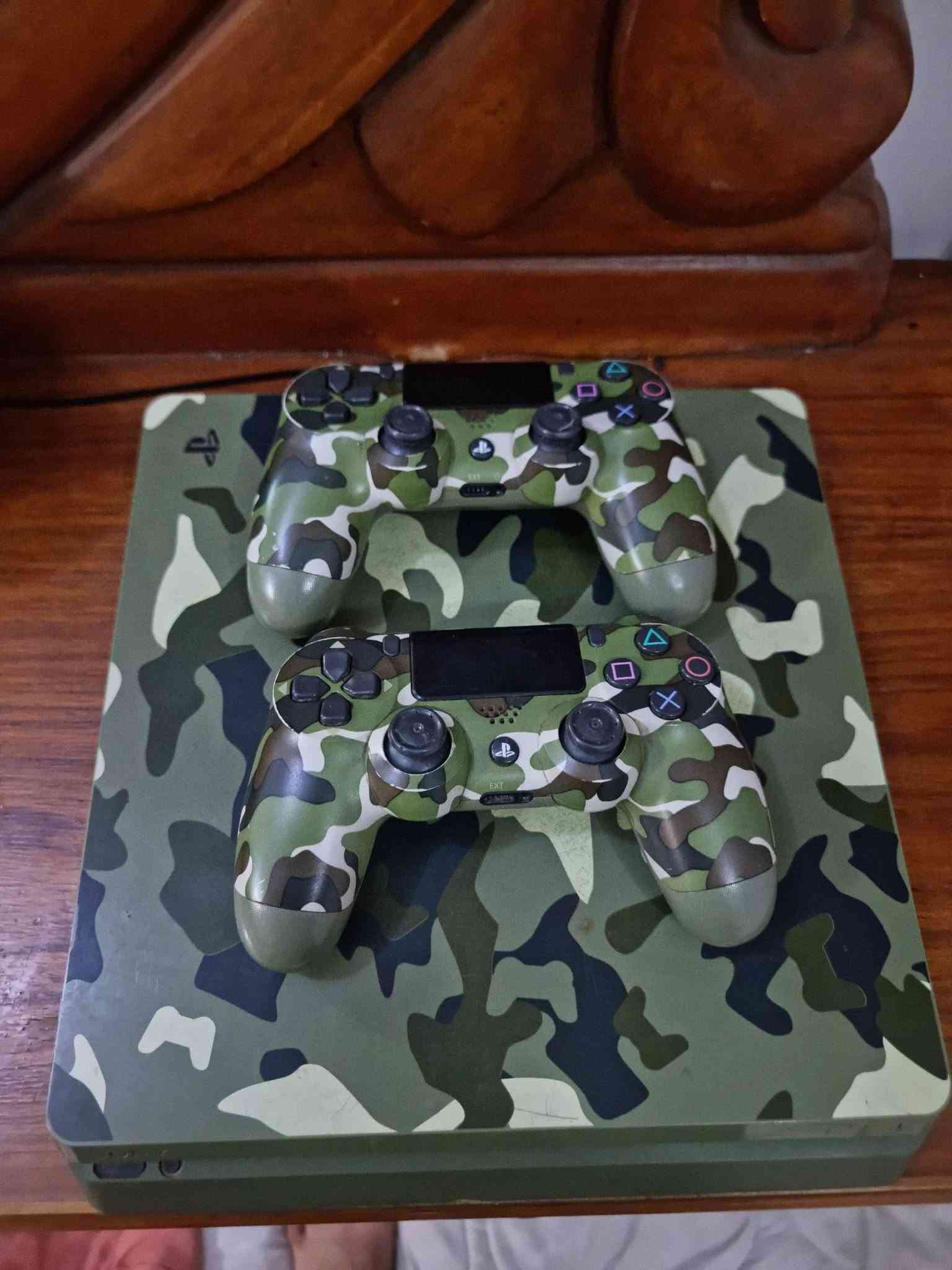 السلام عليكم 
بلي 4 سلم مهكر ps4 نظام 9 
باندل نسخه Call of duty ذاكره 1 واحد تيرا 
الجهاز نضيف جدا لوك ستيكر جويستكات اصليه
كامل ملحقات الاصليه مع UBS جديد ويحتوي ع  27 لعبه
كول اوف ديوتي بلاك اوبس 1 و 2  وباقي الألعاب 
عنوان بغداد الشعب للاتصال او واتساب ***********

نص مكتوب في الصور:
- User1 Far Cry® 6 Arabic (Mustafaa lee)