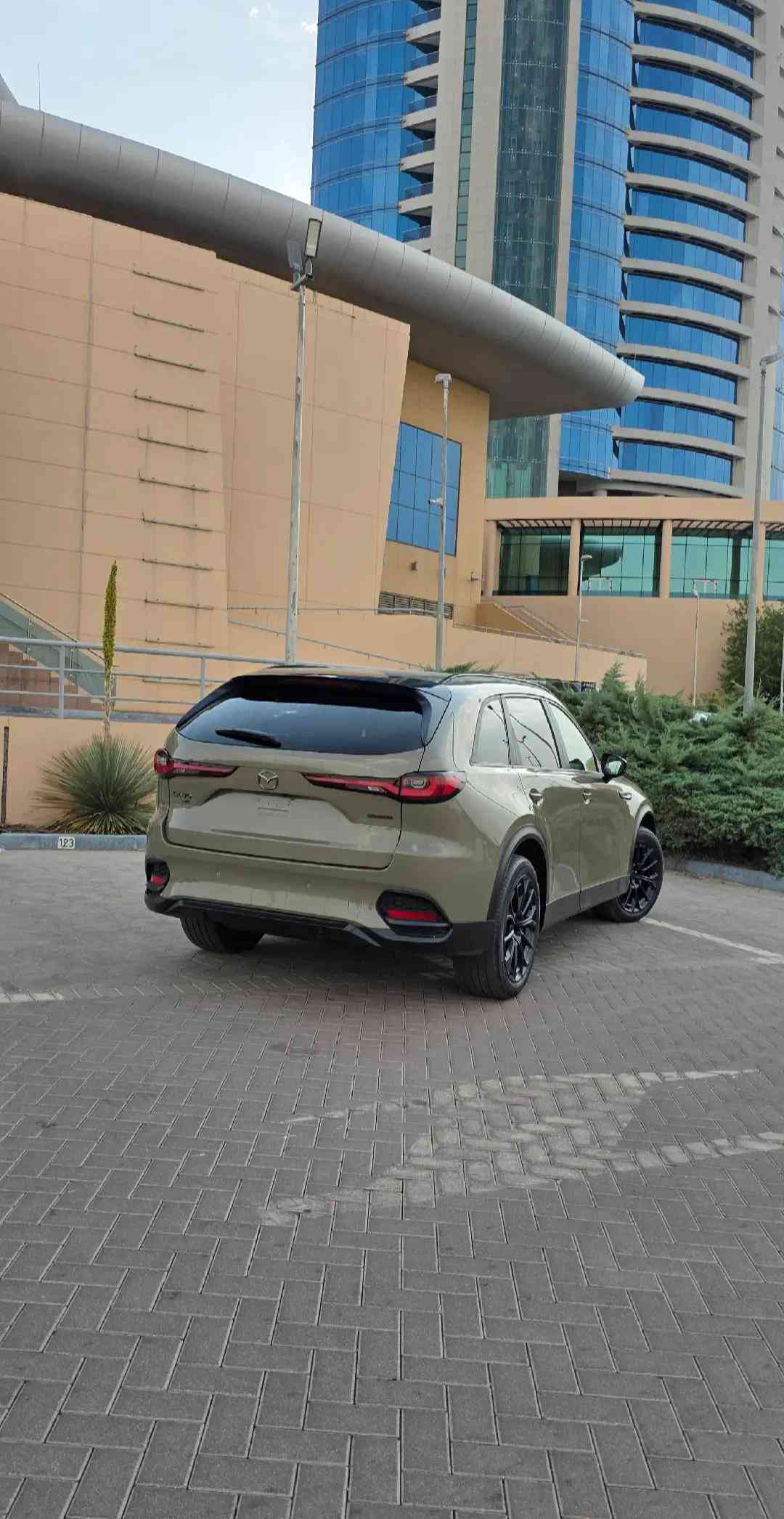 #پاشامازدا  مازداCX_70 🚗 ـ2026 بی بۆیاخ بی گۆراوە 1 پەڵە ساردی هەیە پیش و دوای کەپس ئەرباکی نە تەقیوە مواصفات PREMAR لایت زینۆن ، لایت لید ، ڕادار 360 ،  دەسک بصمە ،  ویل کڕۆم ، ئاوینە کارەبا ، ئاوینە ڕادار ، ئاوینە ئیشارات ،  صلاید  ،سوکان کارەبا ،  کوشنی پیشەوە گەرم و سارد  ، کوشن دواوە گەرم  ، چارجی موبایل ، گیچ ئەلیکترۆنی ، سوکان هیتەر ، کوشن کارەبا ، سوکان ڤۆلیوم ، سوکان تەلفون ، بصمە  ،  بریک بصمە ، کوشن جلد ، شاشە ، SPORT،  بگ لایت لیدە ـ4x4 مەکینە 3.3 TORBO HIBIRD 6 بستۆن ـ3.000 Mil 3 مانگ ڕەقام کاتی تیە ماوە بۆ زانیاری زیاتر کۆمینت یان پەیوەندی بکە ☎️.  ***********  ***********  ناونیشان سلیمانی شەقامی مەلیک محمود  Salahaddin Auto — معرض صلاح الدین  https://maps.app.goo.gl/GTqjTbohj8BvP
