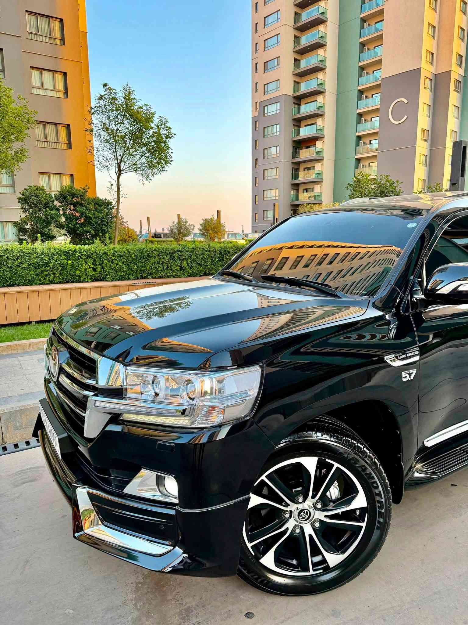 TOYTOYTA.LAND/GRUlSER/
.2021/5.7/VXR/🔥🔥فوول فوول وارد شركةت ساس
جكات. بى كتاب مصلل ٨٠/١٠٠
ملاحظات:-

سيارة  مكينة ومواصفات لكزز 
يعني مكينة 🔥5.7🔥فوول مواصفات . وارد  شركة ساس اصلى. 

موديل.2021
مكينة.5.7🔥
ماشى.55كم.
سعر.575💰
رقم.***********
.
‏🤍سلام عليكم متابعيني الكرام واصدقائي الغوالـي 🌹

كير ومحرك بشرط مامفتوح 
سنوية جديدة 
تحويل غرامة كلها بشرط
وباسمـي تحويل وكالة ثاني يوم وتدلل✔️
كل جسمها بشرط لحد شهر
سيارة ماشاءالله عليها كلش كلش جديدة ونظيفة..

٠.……٠

مواصفات فوول فوول VXR شركةت ساس
جكات
رادار 
خمس كامرات 
كشن جلد 
ثلاجة
كشن جلد
بنزين Eco 
كامل زينون
يدة بصمة
كشنين كهرباء
تحديد سرعة 
سلاجة 
داخل اصفر 
دبل اكسل 
شغال
سلايد 
كيج زينون 
صندوك شفط
راس DVD
وبعد وبعد….

~~~~~~~~~~~~~~
سعر.575.💰
رقم.***********
