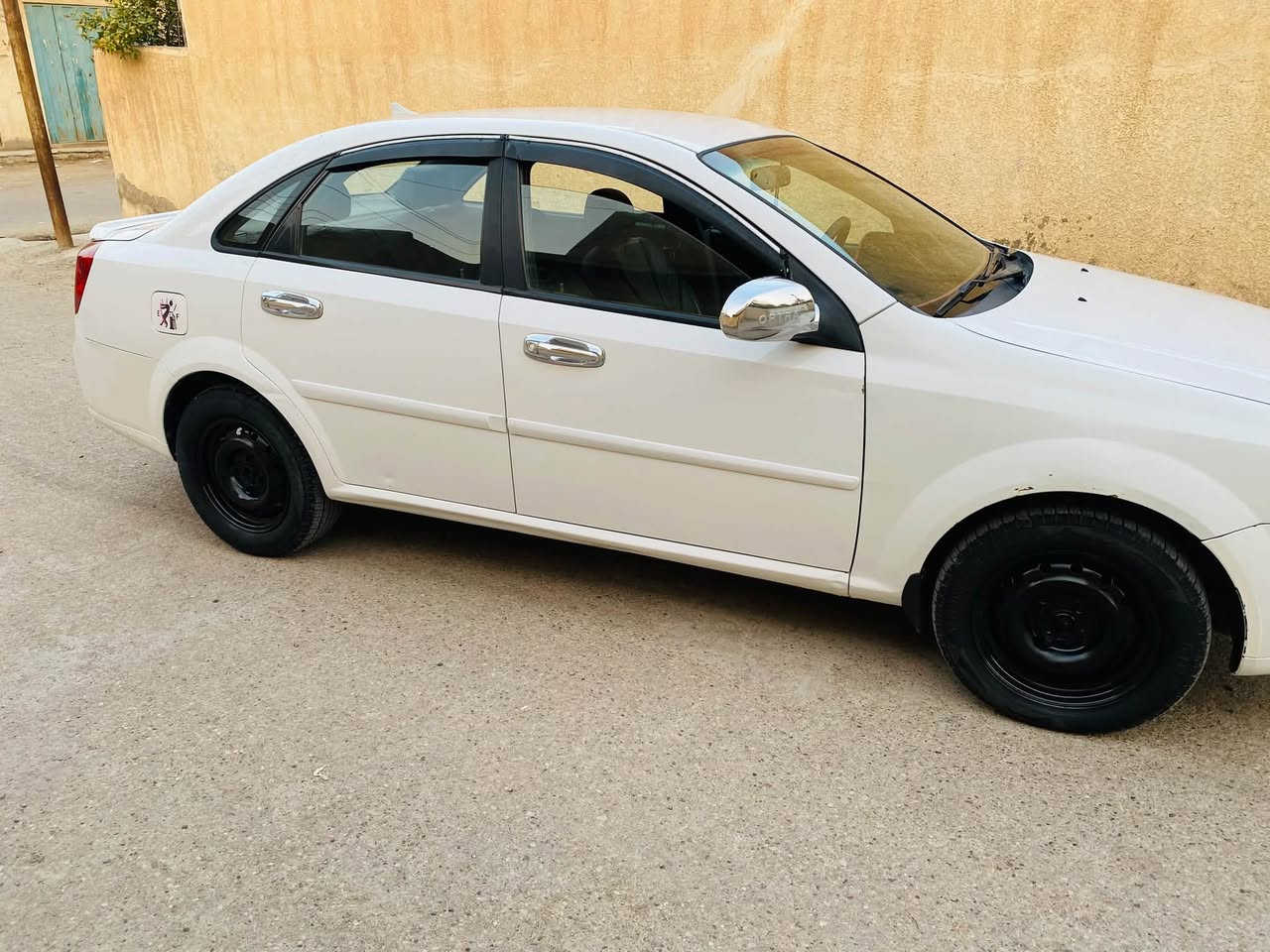 سلام عليكم
شوفر ليت اوبترا موديل ٢٠١١ شركه عامه 
مكينه كير جدد بشرط 
صددر خلفلي امامي جديد 
تخم تاير 
تبريد ثلج ماشاء الله  
سياره بيهاا قطعتين صبغ شرط سونار 
بدون دواخل بدون اريباك شواصي لغود كله سليم 
سياره جديده بمعنى الكلمه 
غرفتهاا شركه جديده 
سياره تاخذهاا شرط ربع مذب عليهاا كامله مكمله 
مكاني ديالى خالص هبهب 
السعر ٧٣ وبيها مجال لشراي 
رقم الهاتف ***********

