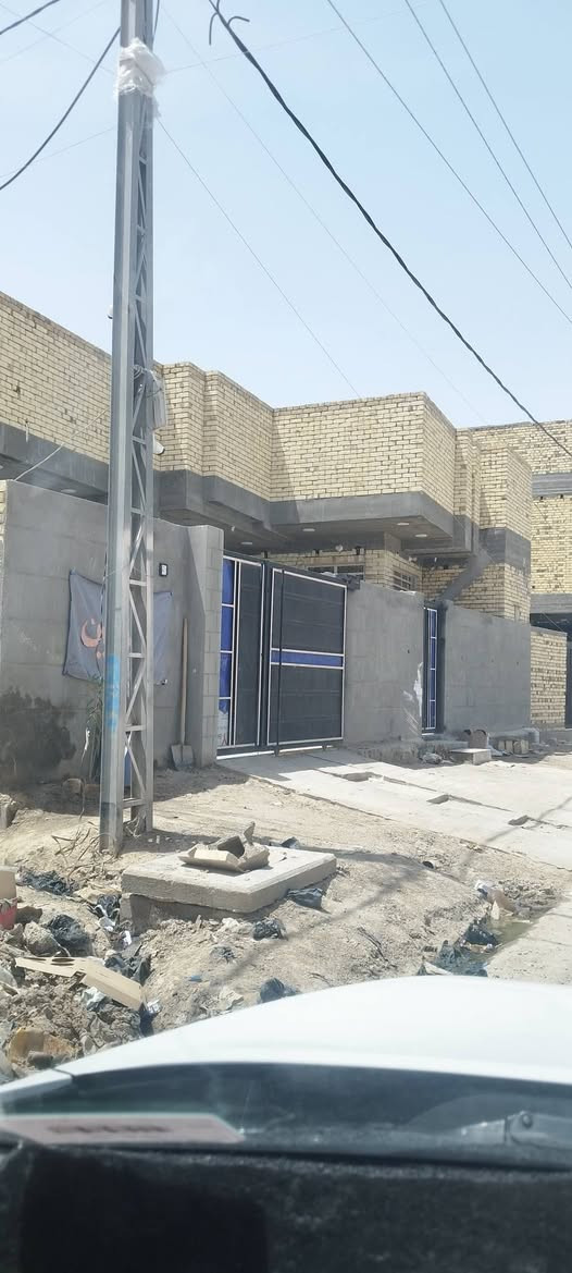 السلام عليكم دار للبيع طابو مساحه 270 ركن يحتوي البيت ثلاث غرف مجمع صحيه داخلي مطبخ حار بارد زائدا تحيات خارجيات كبير المكان قرب المدارس الصينيه الشويلي الاستفسار اتصال على هذا الرقم ***********
