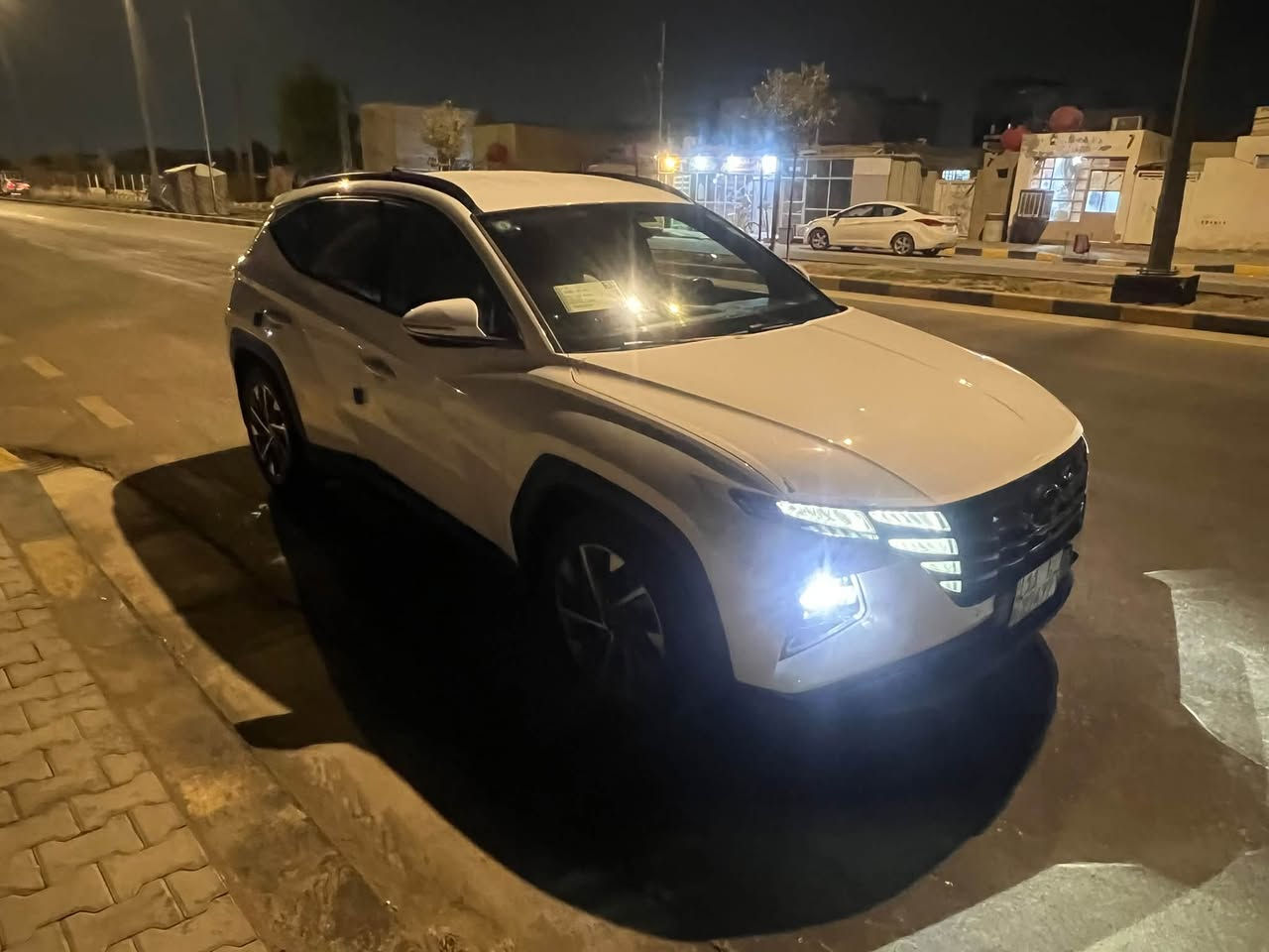 ‏سلام عليكم توسان 24 سيارة مكفوله من الصبغ والتبديل والفتح عده السونار بيه فقط بارد بل قبق الجنطه سعره ١٨٥ وبيه مجال بسيط جدا ***********

