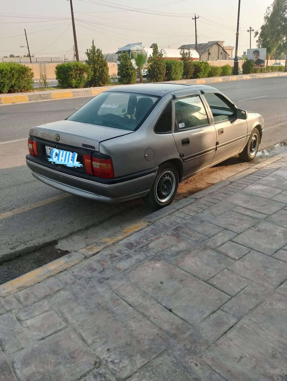 فكرتره للبيع موديل 92محرك 18المرغوب محرك وكير شرط اوتو/ تنتا بالسقف رقم دولي مصطره +قفل مركزي. السعر.... ***********.. اني الشررعي ماله.
