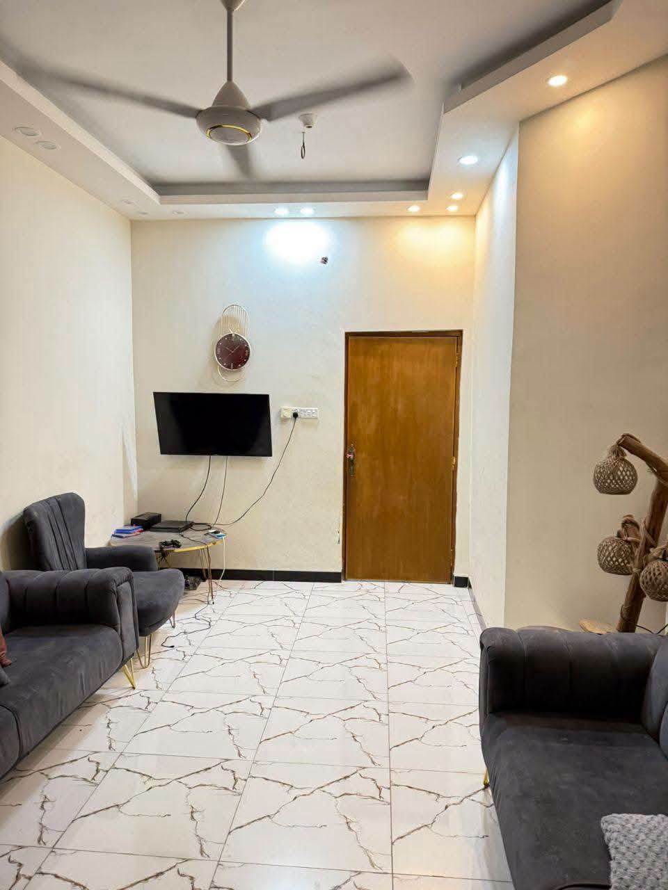 #دار_سكن_للبيع_حي_الحكم
 #مطلوب_عقاري  53 مليون 

 #المساحة 125 متر شارع ١٥ طابقين بناء 2020
 #التفاصيل 
 #ط١/ غرفة نوم واستقبال وصالة ومطبخ وصحيات 
          داخلية وخارجية وطارمة 
 #ط٢/٢غرفة وصالة 

 #القسط_الشهري  300 الف

 #لطفآ لمعرفة السعر فقط اكتب ياالله 

 #حاب_تعرض_عقارك_كل_ماعليك_مراسلتنا_عالخاص

 #مكتبنا_النخيل_للعقارات
 #الكائن بالسماوة حي العسكري قبل نهاية السايدين 
             مقابل كراج مبيت السيارات 

       ***********       ***********
=======_______=======_______=======
