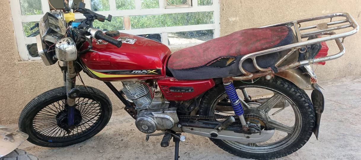 دراجه لبيع كللك مكفوله من سرقه كله شغاله وجاهزه مكان يم جسر مال المشروع عسريع سعره250بيه مجال او اتصل ***********
