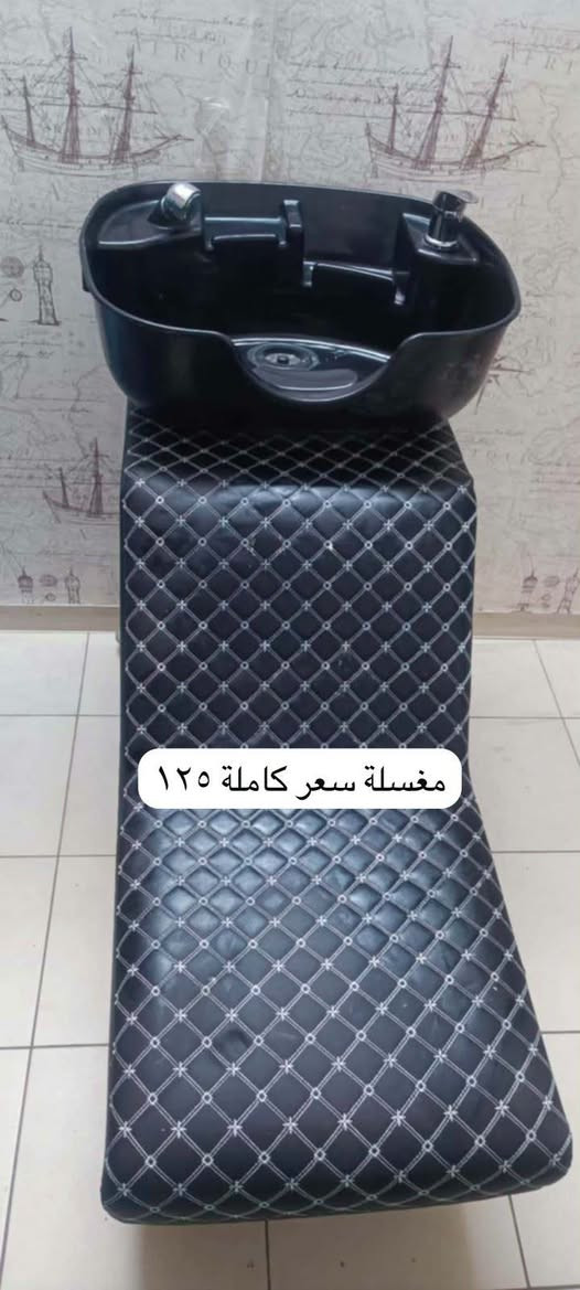 السلام عليكم 
اغراض صالون للبيع

نص مكتوب في الصور:
- ميز اكريليك ١٥٠
- مغسلة سعر كاملة ١٢٥
- فاترينا سعر ٦٠
- مسطبة بديكير مع حوض وخلاط ومسند ٢٥٠
- كرسي مساج + سدية حقن
- ١٥٠