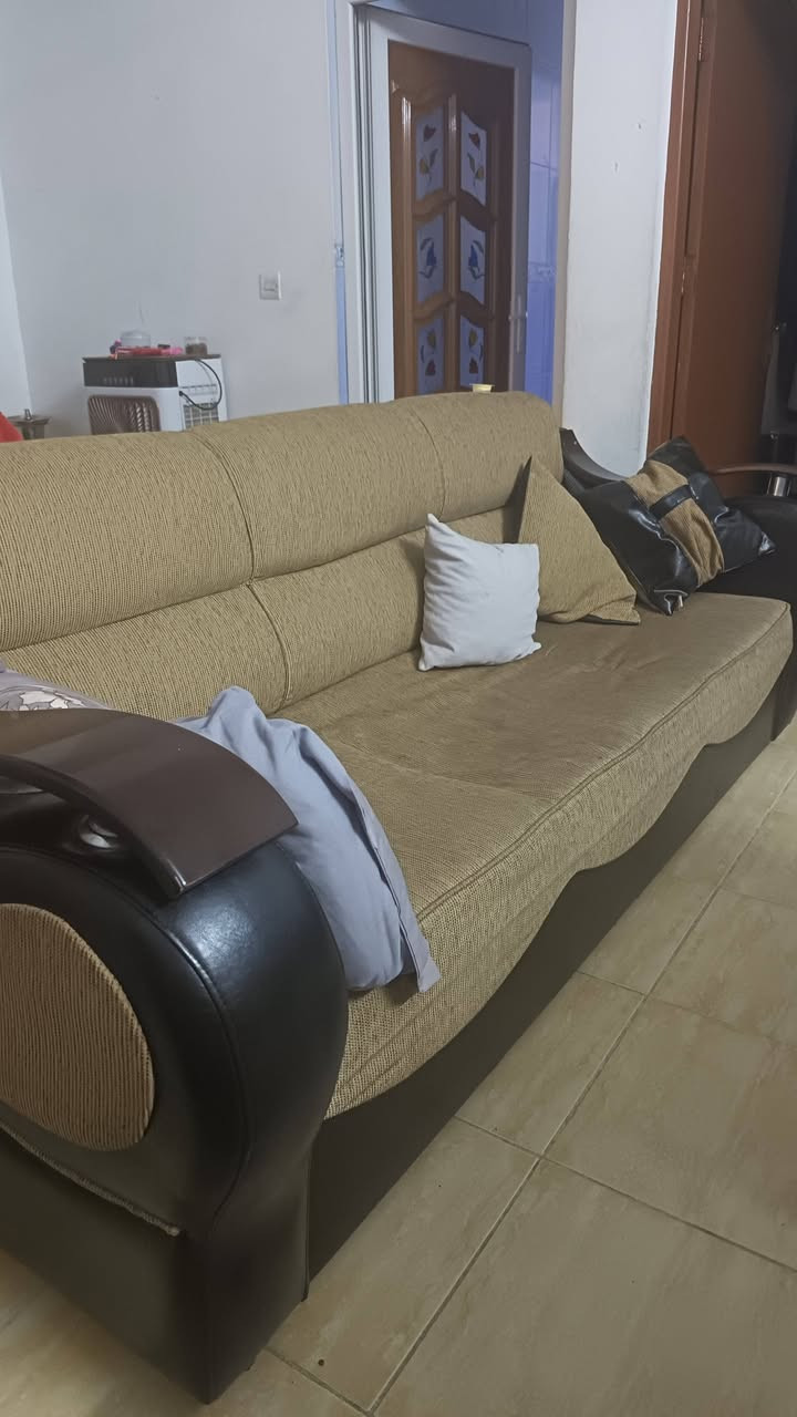 للبيع 4 قنفات ( 3 ثلاثيات + 1 ثنائية).. للتواصل ***********
