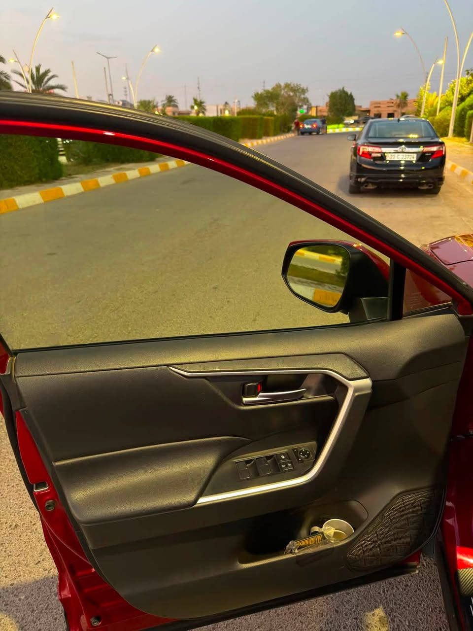 السلام عليكم
راف فور 2020 امريكي 

Xle

مواصفات xle معروفة 

السيارة ماشية١٢٤  الف كيلو متر السيارة نظيفة وضررها من امريكا دعاميه 

 

مكان السيارة تكريت 

السعر ٢٠٠ وبيها مجال

التواصل اتصال على الرقم

***********

