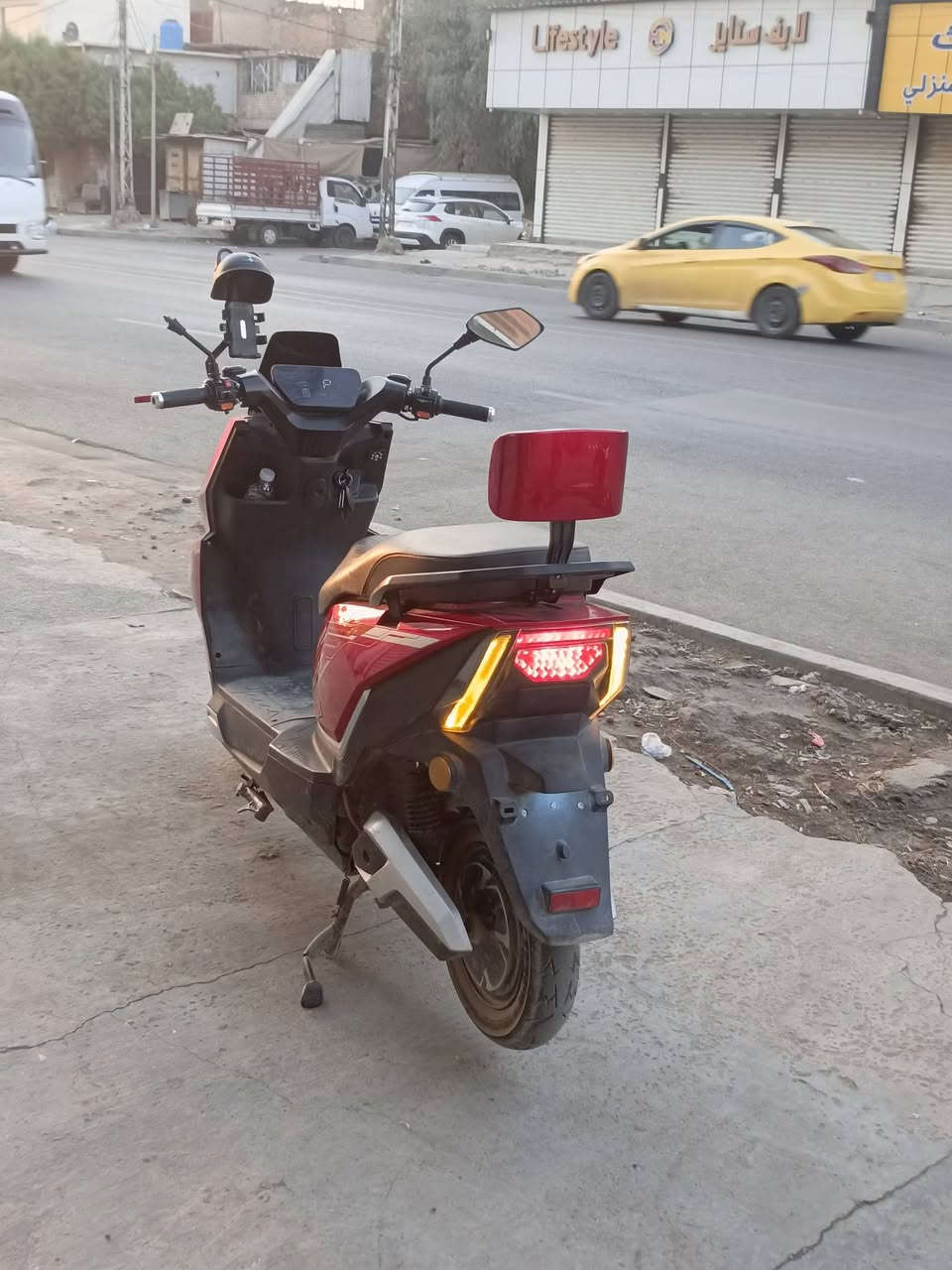 ‏السلام عليكم 🛑
‏🛵دراجه شحن سكنس نثيه
‏موديل 2025
‏💿تايرات جدد جوبلس
‏⚡ملف 2000 نحاس 
‏🦾سرعه ٩٠كم.س
‏🔋٦بطاريات كبار 
‏🪉جهاز انذار لمنع السرقات
‏دبل سويج وتشغيل بصمه عن بعد ومنضومه زنون عدسه وبيها نظام بك R🛑 وشاشه اعطال 
‏ واحله من الصوره السعر 550 وبيها مجال للطيبين المكان بغداد زعفرانيه
‏للاستفسار ***********
‏
