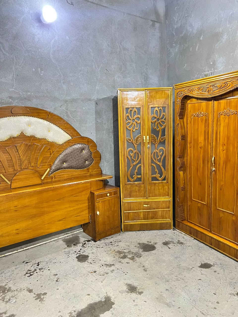 سلام عليكم غرفه نجاره صاج مستخدمه مديل حديث السعر ٦٥٠ العنوان الحله ***********
