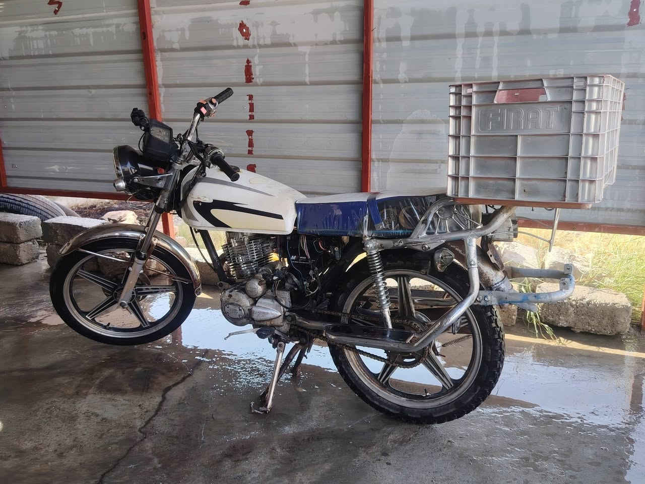 سلام عليكم
موطور بارت للبيع نكره سلف باتري جديد دبلات جدام جدد ماتصرف علي ربع السعر 275بي مجال بسيط
 مكاني قريه اجحله ***********
