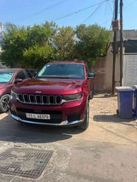جيب لاريدو  2022 ماشيه 104 ميل  7 راكب  ضرره راس الجاملغ وشويه من البن...