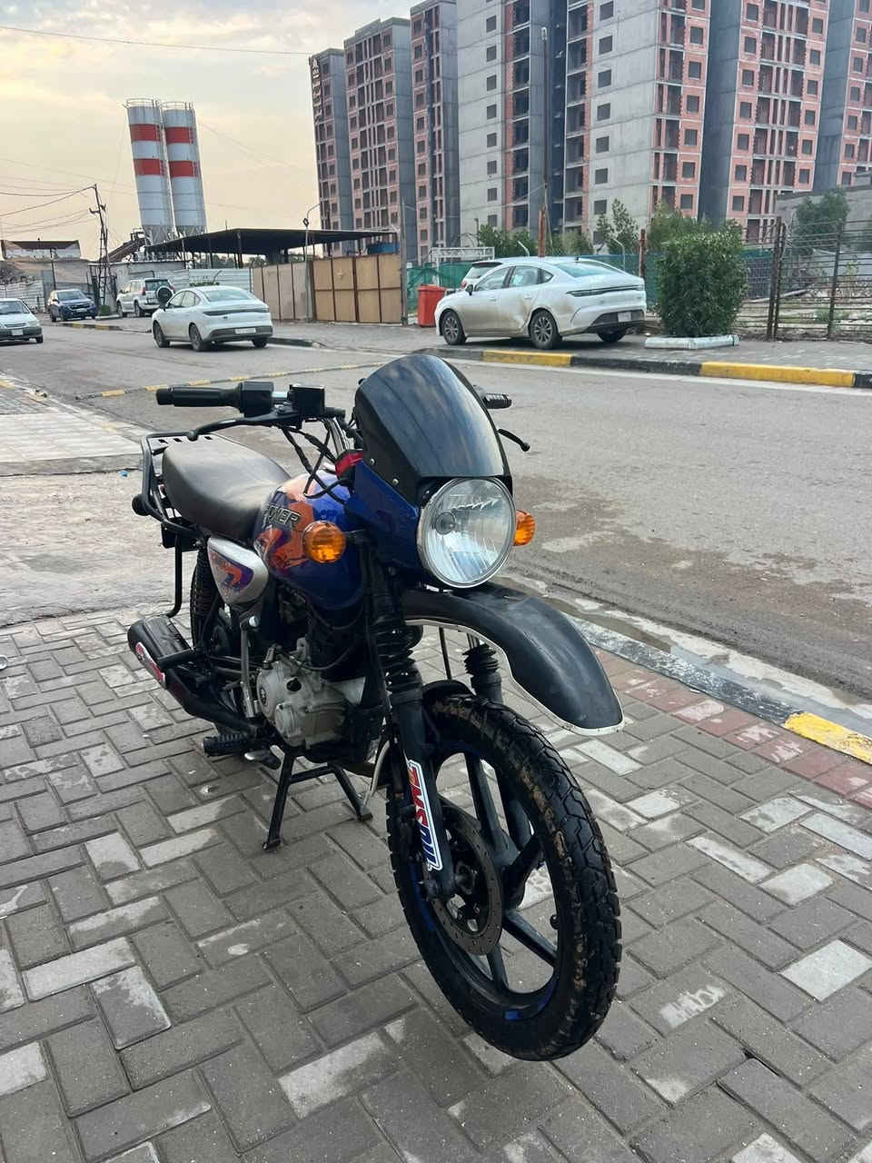 سلام عليكم ورحمة الله وبركاتة
بوكسر 23 جبلي شهر 10 أوراق كامله شركة غبور القلم 

درجه حلوه ونضيف امانت الله ورسوله مجفته قبل 40 يوم 

مكينه خير من الله اضافيات منضومه زنون اصلي تاير خلفي جديد درع فايبر كلاص كلهن موجوده ويها ما شادهن

سعر (1250) وبيها مجال 

عنواني بغداد الجديدة 

***********
