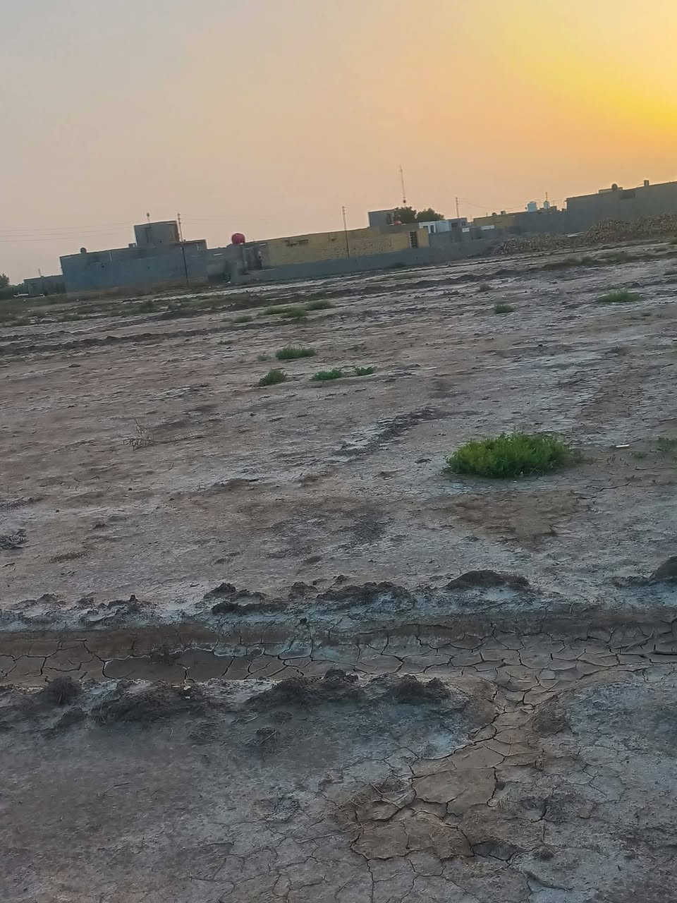 بسعر مناسب
قطعة زراعي للبيع مساحة 200 ركن
مقابل  توزيع الحشد والملعب الجديد 

ماي وكهرباء موجود 

واتساب / اتصال / ***********
