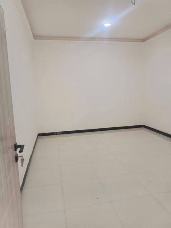 🏡دار للبيع🏡
المساحة: 130 متر مربعه

#بسعره مناسب جدا ٥٥ وبي مجال 
 
✅ #طابو_زراعي_سند_25_أقرار_محكمه

#الموقع: النجف ملحق ميسان شارع الزوار 

 

#مواصفات البناء:   غرفتين نوم / وصاله/  ومطبخ/ واستقبال /  صحيات داخليه وخارجيه 

بناء مرتب (أساس + سقف كونكريت + طابوك)
أرضية بورسلين أبو الـ 60

#الخدمات 
ماء كهرباء مدارس سوق  مولد تبليط بعرض 15 متر 

#للاستفسار والاتصال:
***********
