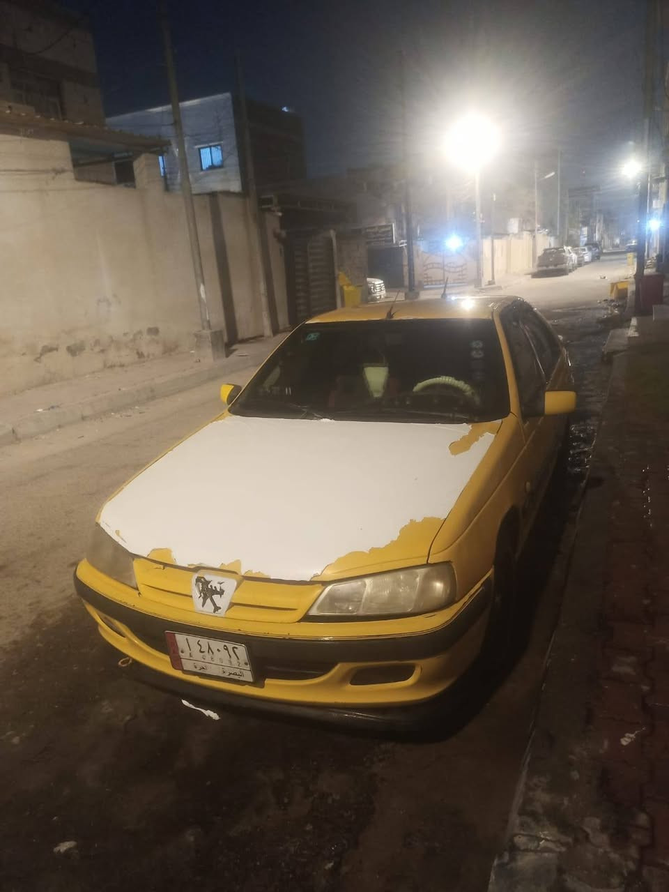 سلام عليكم سياره بيجو باص مديل ١٣ سياره مكينه كايمه يرادلها طابوكه سنويه لتسعه وعشرين مصفره هيئه وغرمات راعيها يمي يريد تحويل دواخلها تخبل تايرات جدد تبريد شغال كير يخبل سياره يرادلها بس مكينه طابوكه مراوس كرسته مارك بطه شعندك نزل مكاني بصره ***********
