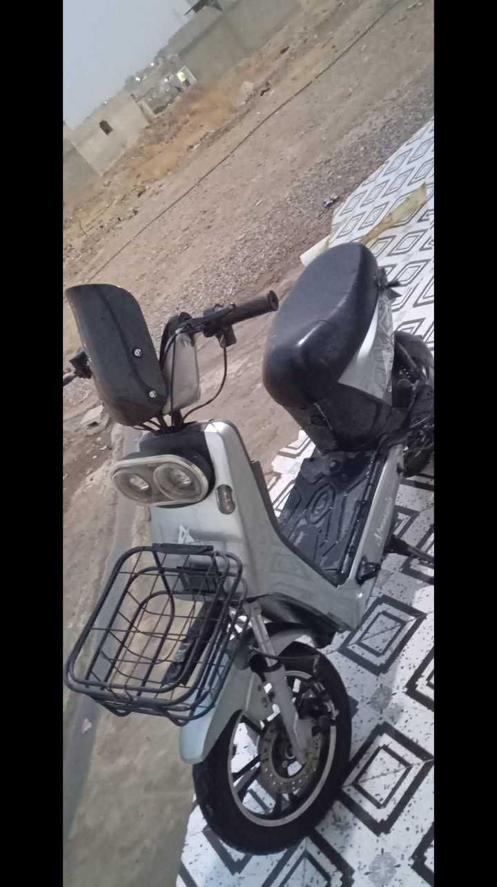 ماطور شحن موديل ٢٠٢٥ غراضو كلها موجودة بس الباتريات هابطه الماطور نضيف حيل فقط باتريات 
سعر( ٢٠٠ )بي مجال للشراي (يرهم مراوس) بوتين المو شراي لا يجي 
تواصل *********** واتساب مكان موصل رجم حديد
