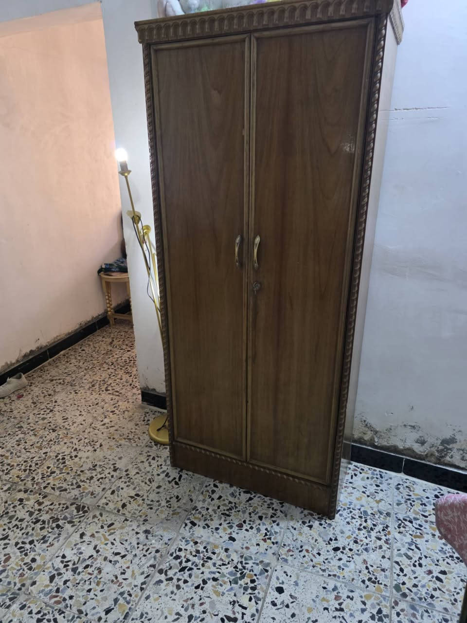غرفه عراقيه نقص فقط ميز تواليت بدون اي ضرر السعر 275 العنوان بغداد الدوره المهديه الثانيه ***********
