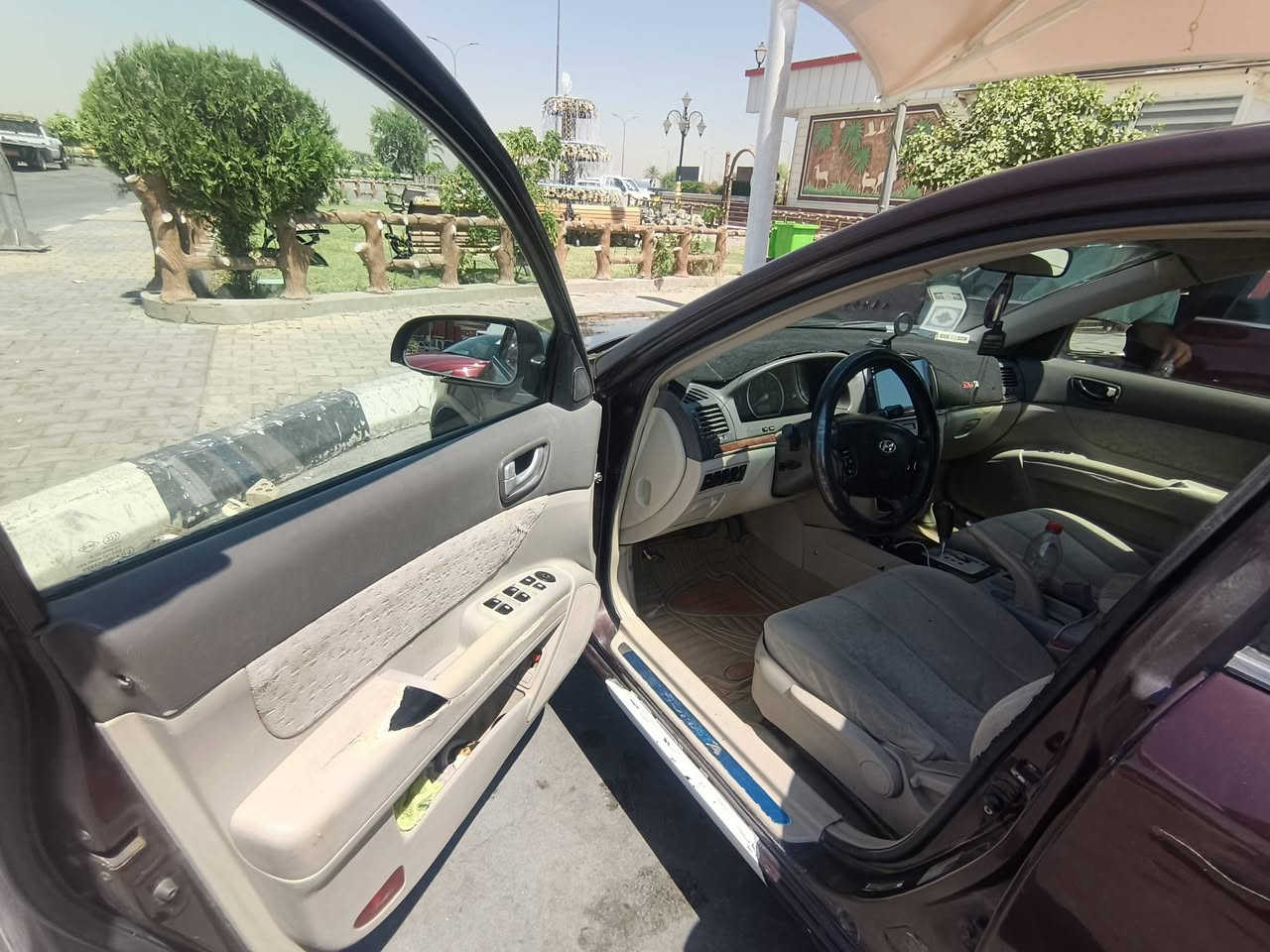 السلام عليكم
سوناتا موديل 2006 محرك 3300 
رقم بغداد انگليزي بأسمي 
محرك مال حاويه قبل شهرين شديته 
وگير جديد مال حاويه حداديه جاهزه و درايمات جدد باتري جديد 
تخم تاير جديد تبريد شغال 
السياره مصبوغه ويحتاجلها صبغ كلها معجون عنواني بابل الحله والسعر 63 
رقم ***********
