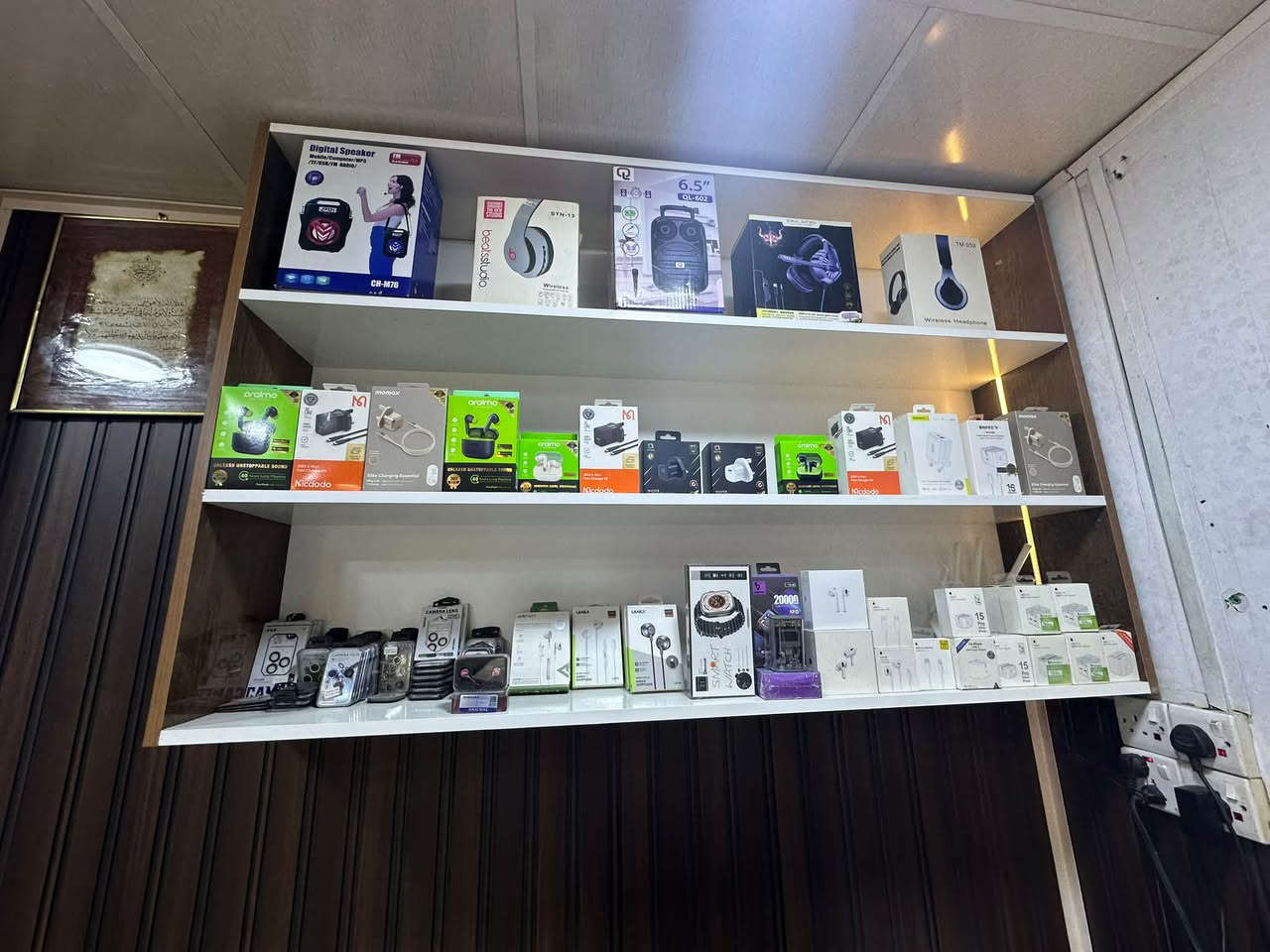تصفية محل فاتريانات عدد 5 تفصال وليس جاهز عرض متر وارتفاع 245 عمق 20 زائد رفوف تعليك 2 عرض 150 وارتفاع متر  + ميز صيانة حرف L +جامخانه تفصال  ابيع مع البضاعة او بدونها مكاني البصرة
***********
