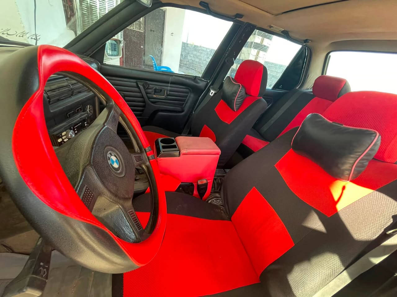 سيارة BMW 320 زعره رقم صلاح الدين رقم انكليزي بأسمي 
بدون ضرر مصبوغ حزام جماليه شرط نظيفة جدا كير ومحرك بطه ٦ سلندر مكاني تكريت للاستفسار ***********
