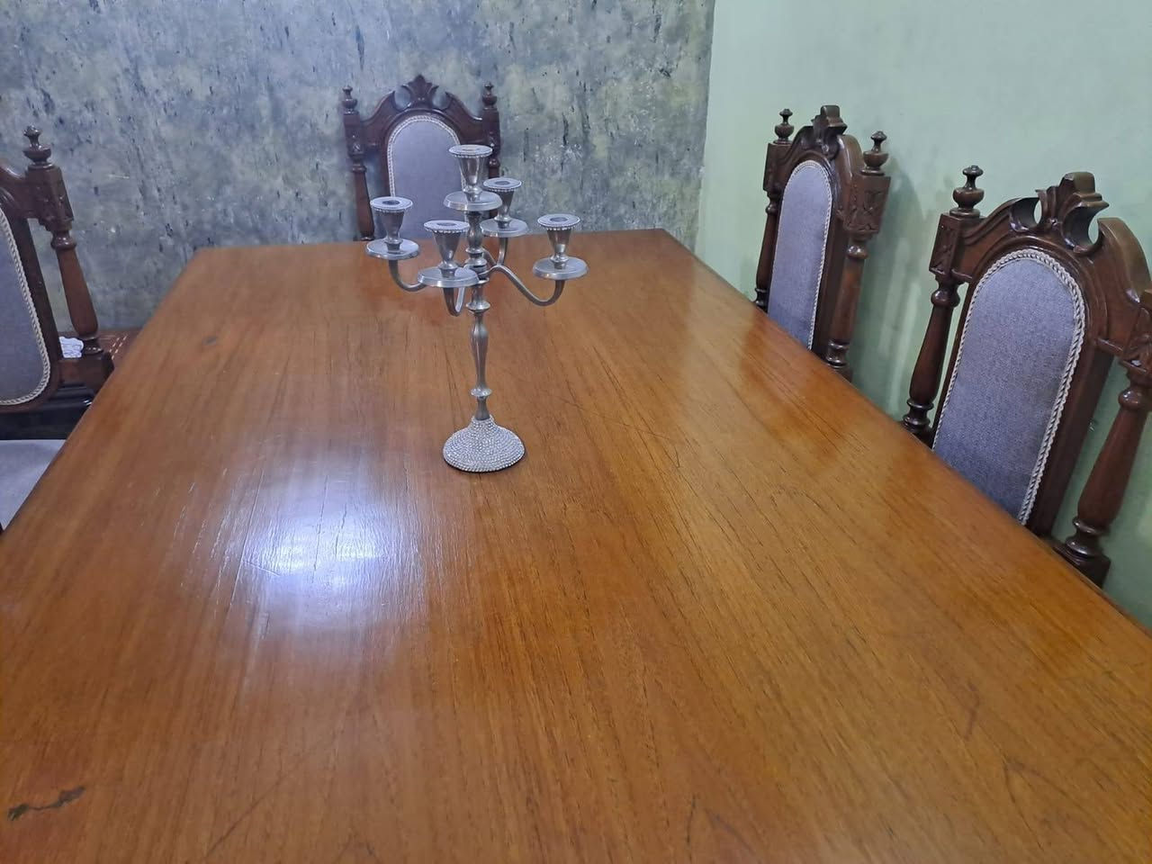 ميز طعام ٨ كراسي خشب صاج بورمي شغل نقش يدوي عراقي يدون اي ضرر الاتصال ***********
