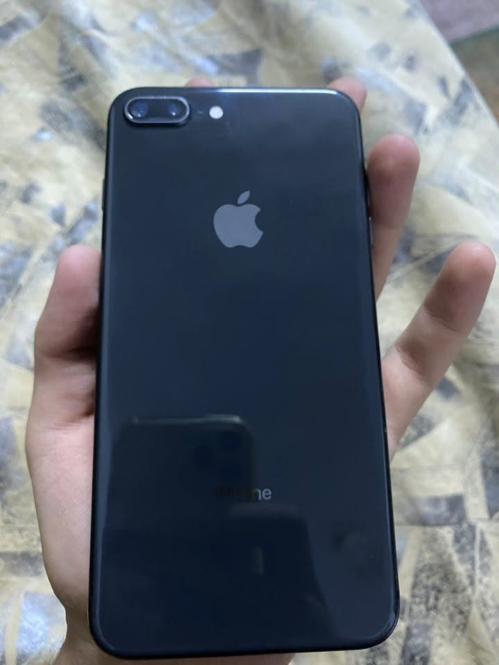 سلام عليكم شباب ايفون 8 plus  ذاكرة 64  نظيف كلش مابي اي عطل مابي اي عيب بطارية مبدلة اصلية فقط الباقي كلة شغال كلة بلادي ملاحضة هاي لاصقة الشاشة الي مكسرة 
رايدة ١٢٠ وبي مجال وهذا رقمي *********** مكاني البياع وماعندي توصيل
