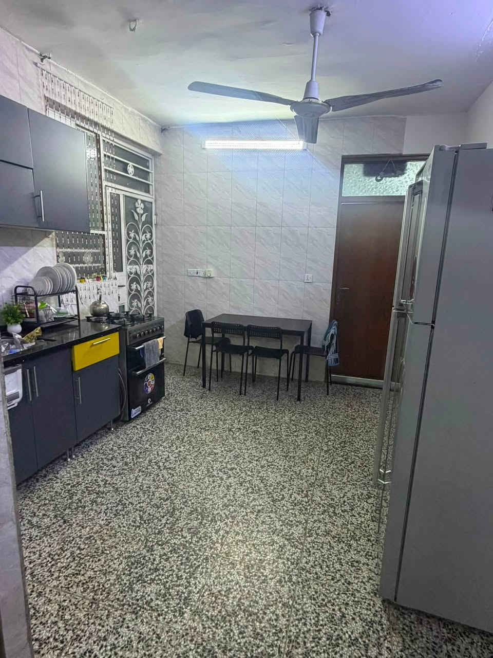 دار 100 متر للبيع  5 في 20 طابق واحد
يحتوي على غرفة ومطبخ واستقبال وحمام داخلي 

اهده شارع ب المنطقه عرضه 10 متر

العنوان البلديات / حي التراث ( طابو صرف ) ثاني فرع على اعدادية الصناعة …
للاستفسار / ***********

السعر 152
