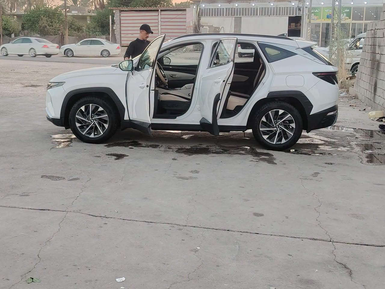 توكسان ٢٠٢٣
 فول مواصفات ماعده بانوراما
 رقم اربيل انكليزي تحويل او وكاله كفاله عامه 
ماشيه ٣٨ حقيقي 
مكان السياره النجف ناحيه العباسيه استفسار *********** السعر ١٩٢ وبيها مجال قليل
