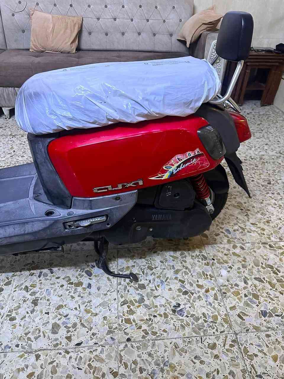 سلام عليكم بوليس مسطره دراجه جديده رمبه مختمه ختم واحد كلهه مكفوله كفاله عامه نكره سلف بكل وكت دهن كله امزويل  ما ناقصهه شي تايرات زوج جدد سعره 800 وبيهه مجال مكاني مدينه الصدر قطاع 41 والمايعرف اسعارهن لاا يتعبني ***********
