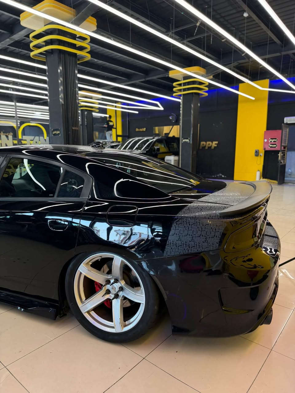 السـلام عليـكم
للـبيع…

Dodge Charger SRT
موديـل 2018
محـرك 6400 
ماشية 94 km
رقم بغداد بأسمي

وارد امريكي حادثها
(( الجـاملغ الخـلفي + طخة بلتكمـة مال نقل )) 
(( بـــدون ايـــربـــاك))

بيها طـخة بسيطة بلبـنـيد وبعدهـا ممسويـها

عليـها فيت بم ريـسنك + برمجة

داينو

الاضافات + التـزويد

 برمجة داينو
جكات لورايدر S3
شوتة afe ستيج 3
ميثانول ستيج 3
بلكات ريسنك
اويل كاج كان بوليت
دركة RPM
احزمة لونين احمر + ازرق
سقف رولز رويس
دشبول انارة كاملة
اوريكال لايتات متغير اصلي 
كت كامل SRT
دواخل كلها (( كـاربون فـايبر )) تغطـيس
مكـينه تغطيس لون ابيض
رسم بطاين امامي خلفي
كزوز كامل 3 انج
دبات HT POWER (( ريمونت ))
مرايا جانبية شبح + مطريات
تخم تايرات اصلي 
امامي 275
خلفي 315
برمجة داينو

مـكان السيارة / بغداد / الـبلديات 

للاستفسار 

***********

***********

