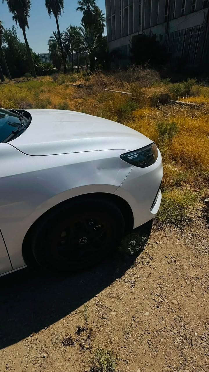 السلام عليكم BYD Seal05
ماشيه ٧٠٠٠ حقيقي 

السياره جديدة خاليه من الصبغ و التبديل 

عدا رصعه بسيطة جدا بالجاملغ الامامي 
رايدها ب٢١ 

باسمي 

مكاني بغداد الدورة 

***********
