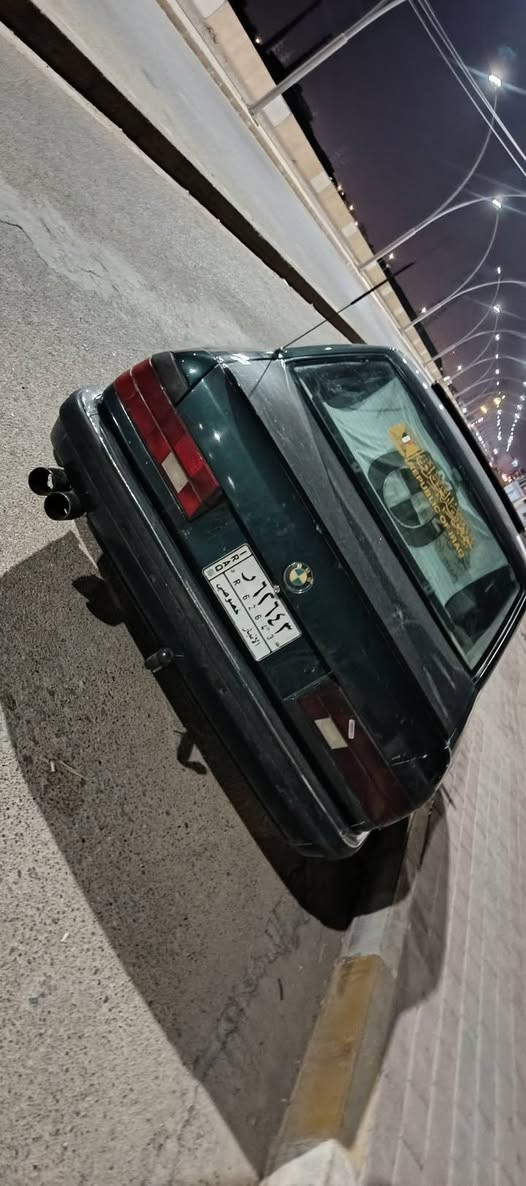 BMW
موديل 1992 سياره جاهزه من كلشي فقط بوري تبريد 
صدر خلفي امام. جديد تخم. تاير جديد صبغ وغرفه شوف العين /العنوان رمادي 5كيلو***********
