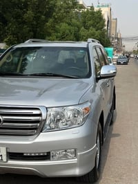 لاندكروز • موديل ٢٠١١ • صبغ واحد